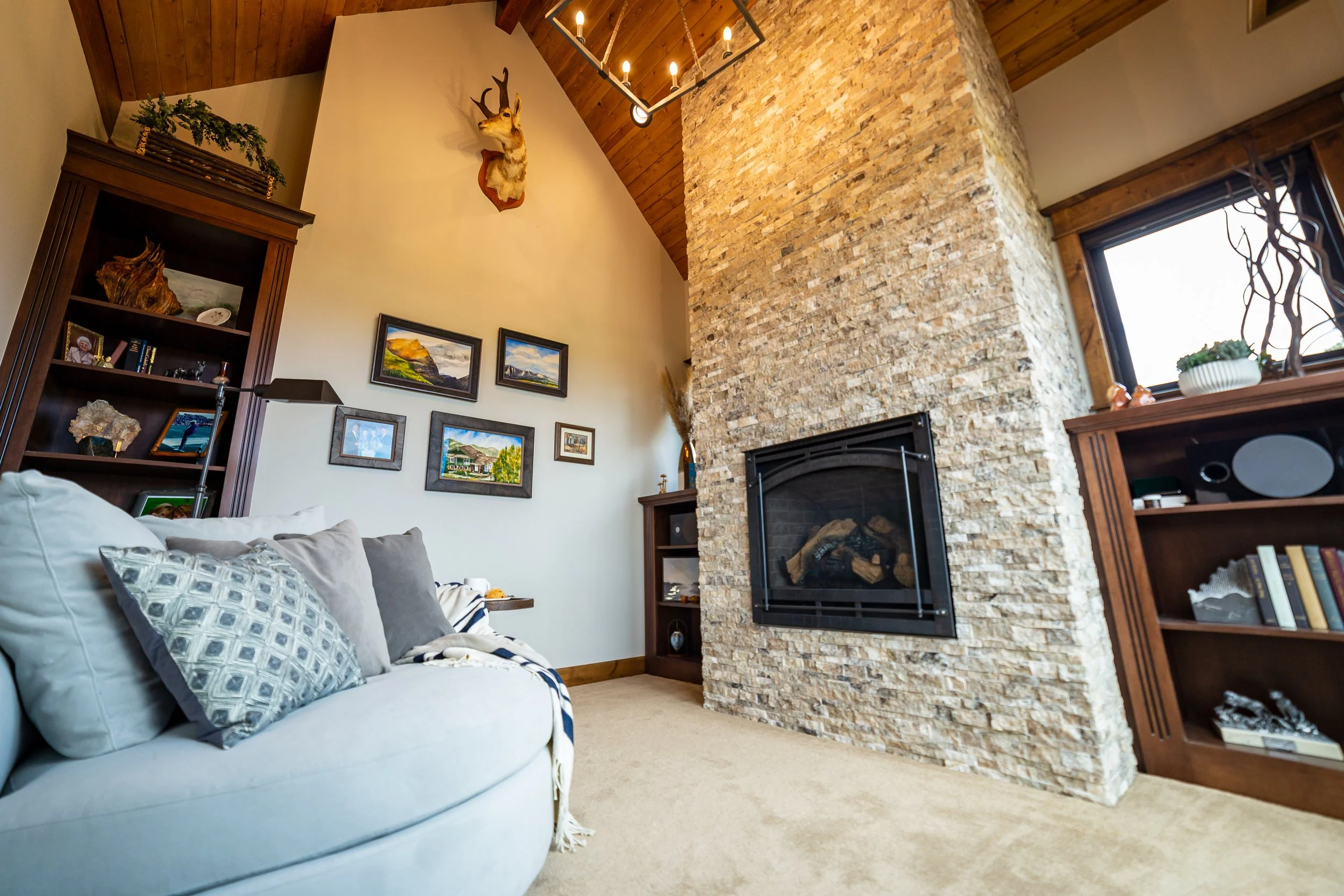 Primary Suite: sitting area