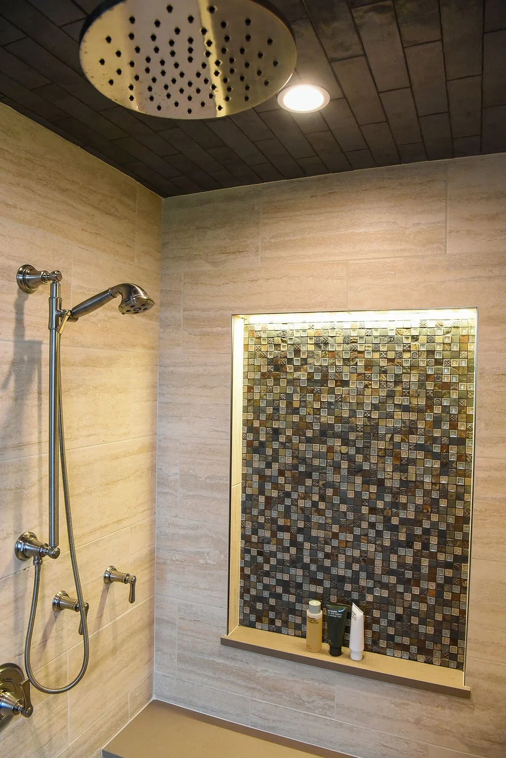 Zero clearance shower entrance