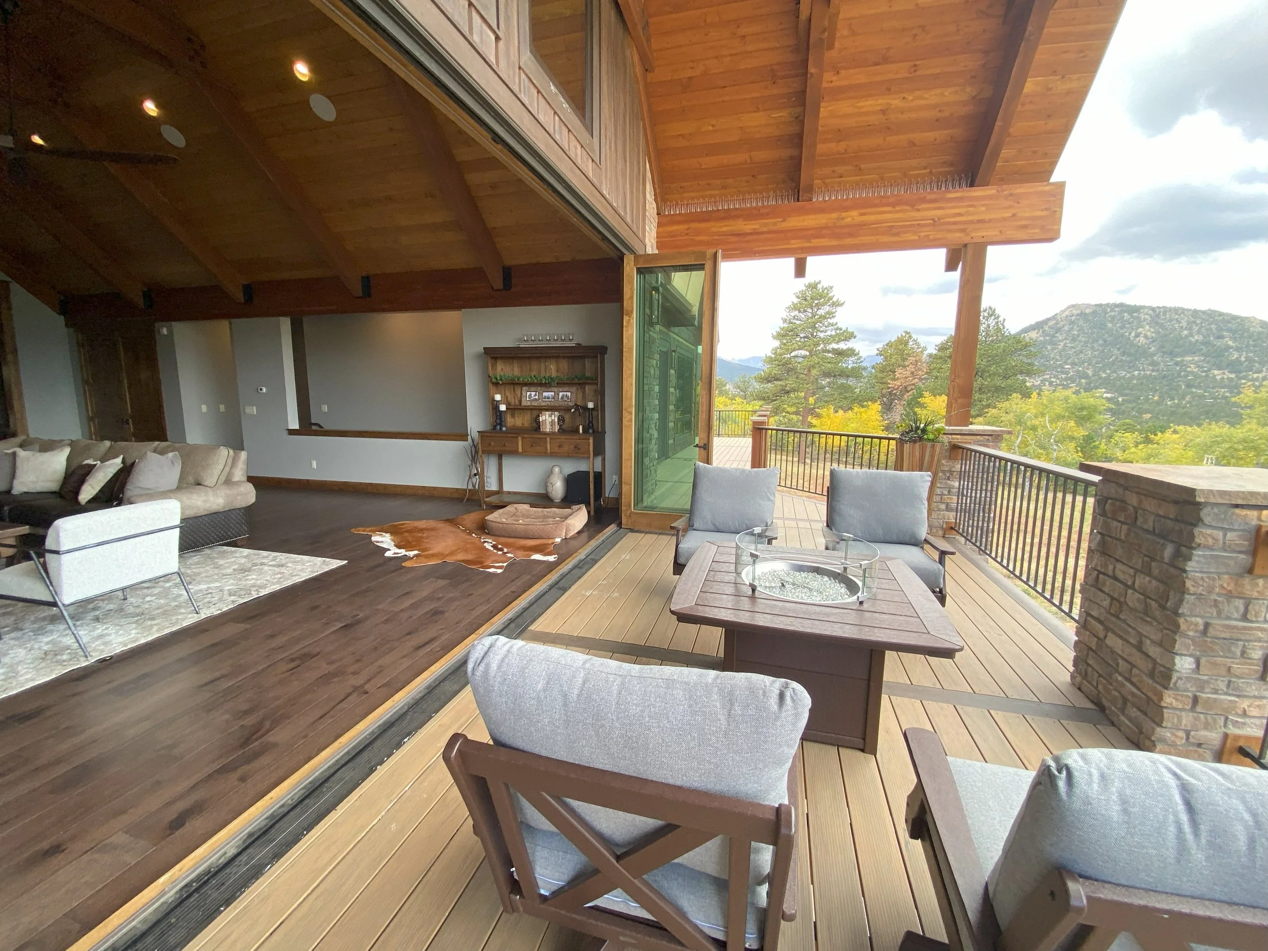 Deck: full width accordion door for indoor/outdoor living