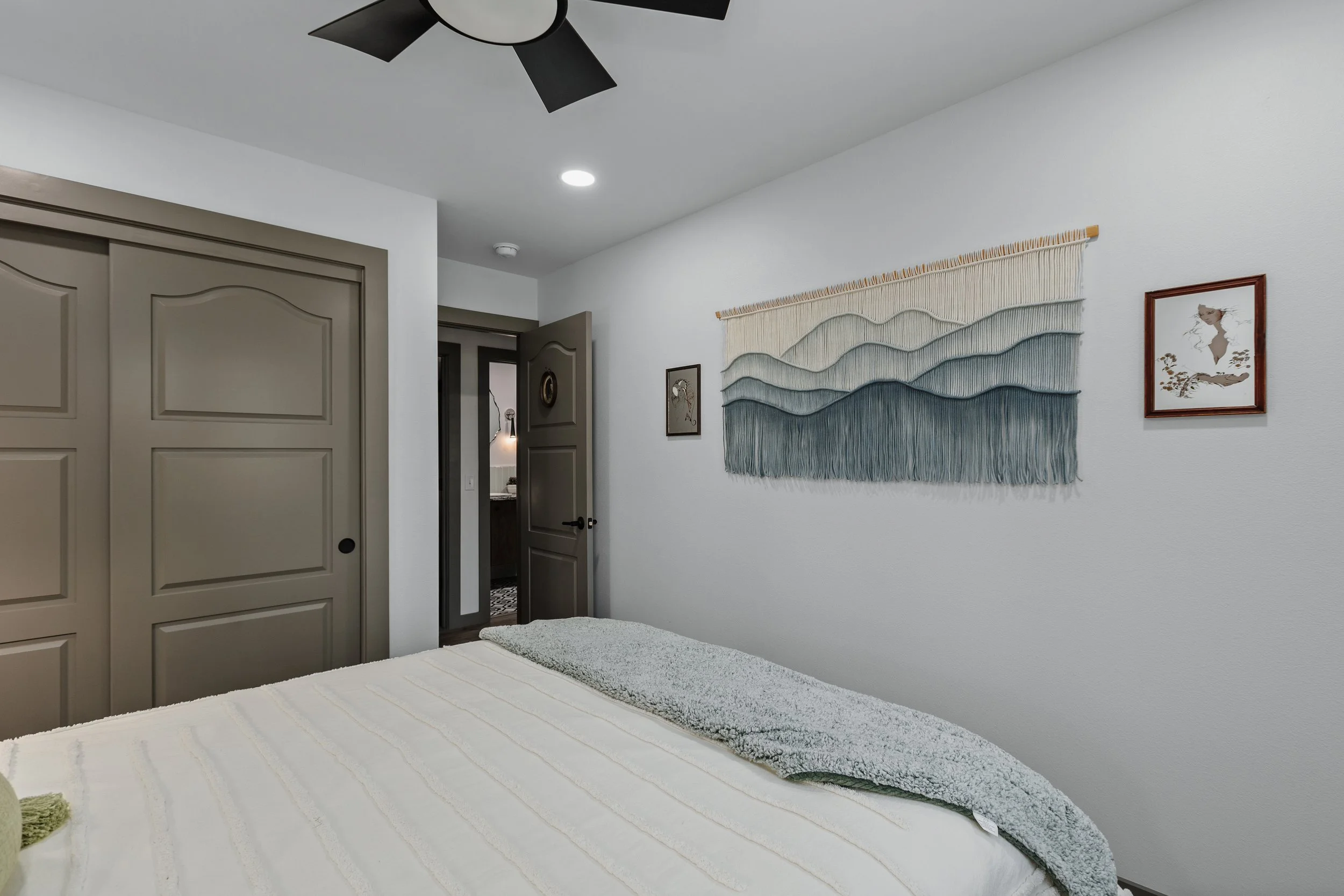 Secondary Bedroom I