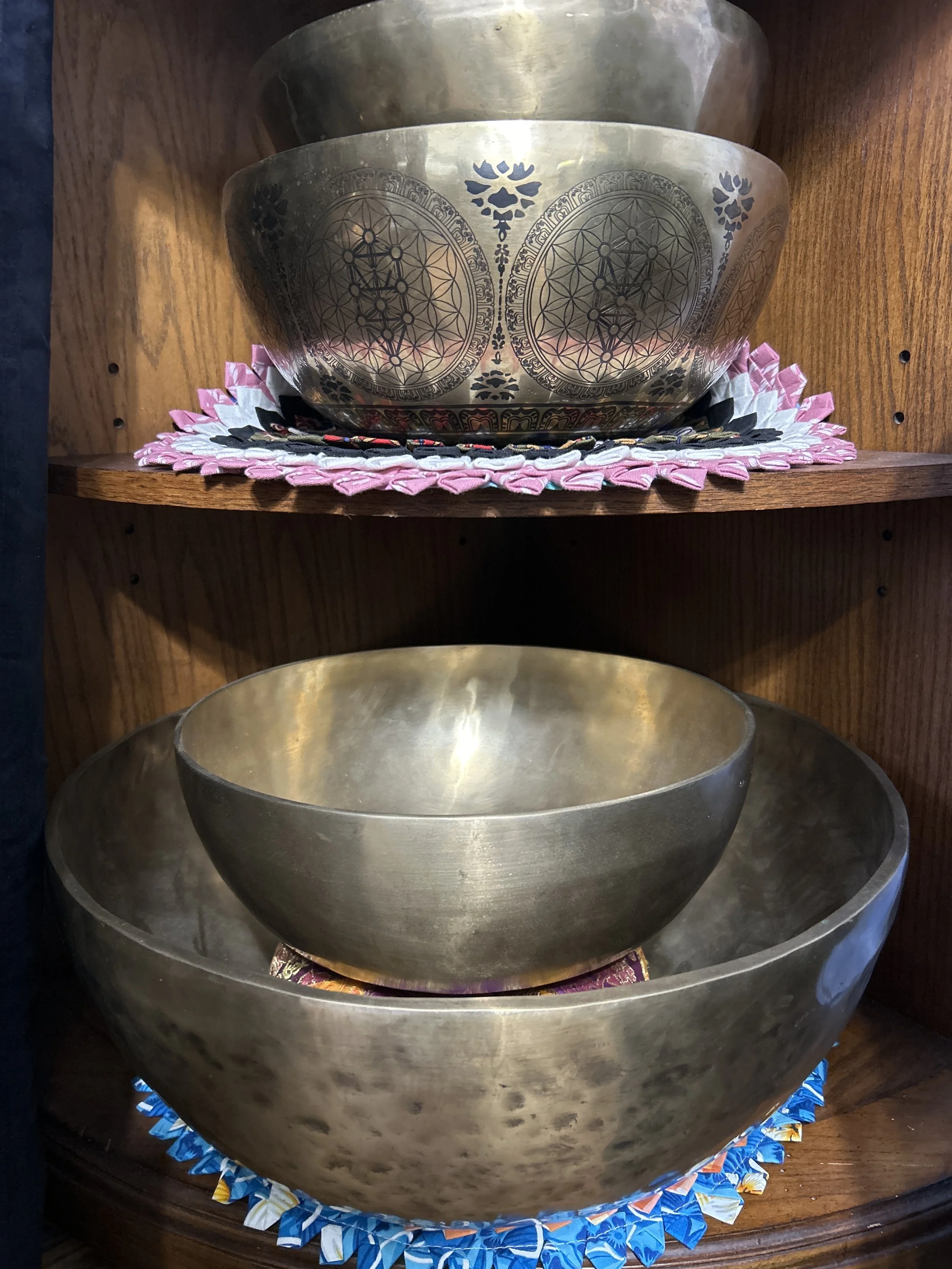 What happens during a sound bath?