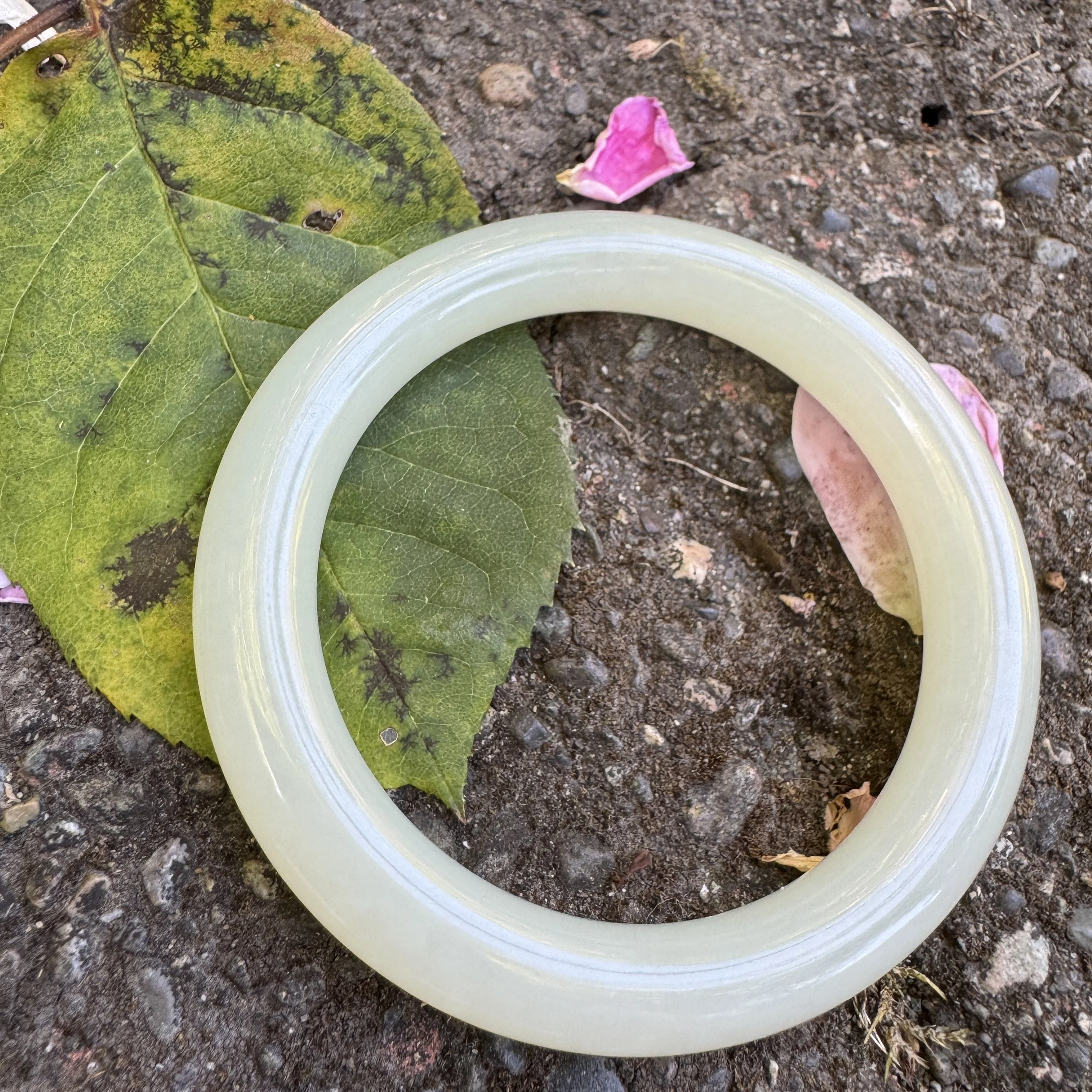 Siberian white nephrite jade- jademastervancouver.com