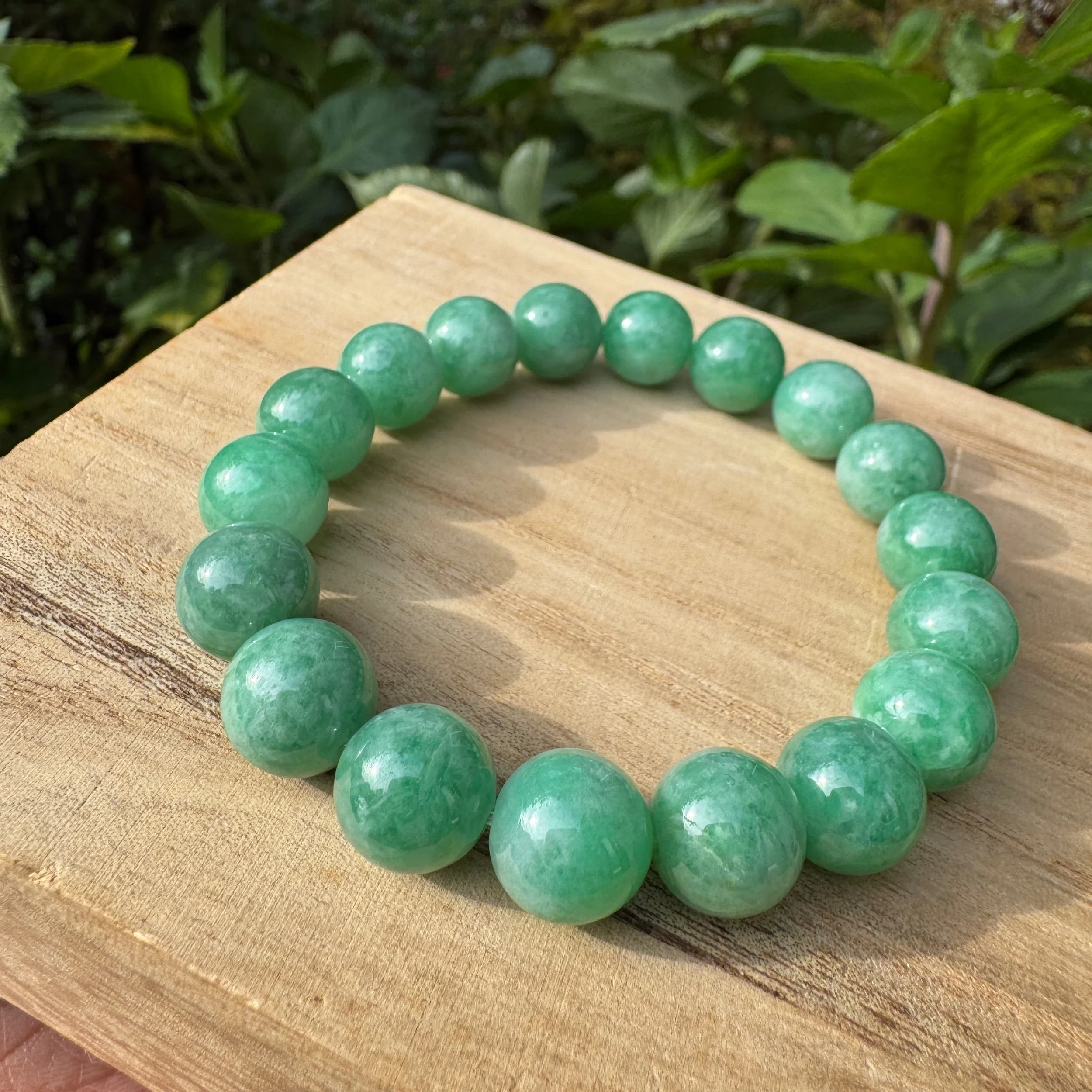Emerald Green Jadeite stretch bracelet