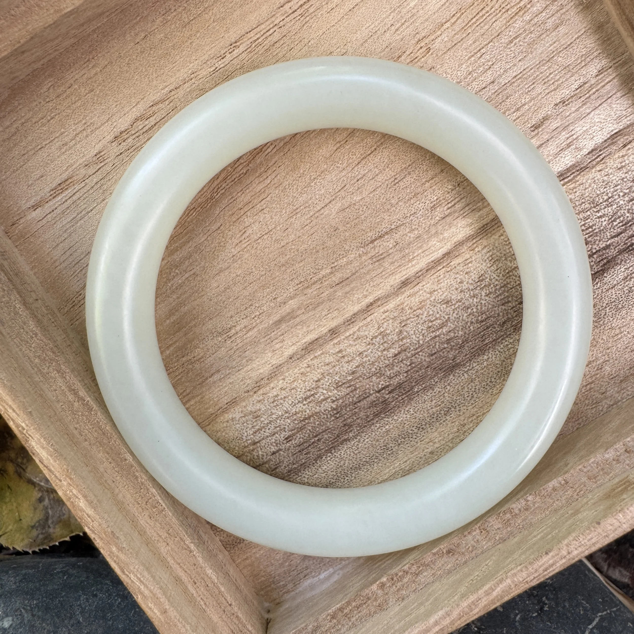 Certified High quality Xinjiang Hetian  White  nephrite Jade bangle bracelet (55.6mm)