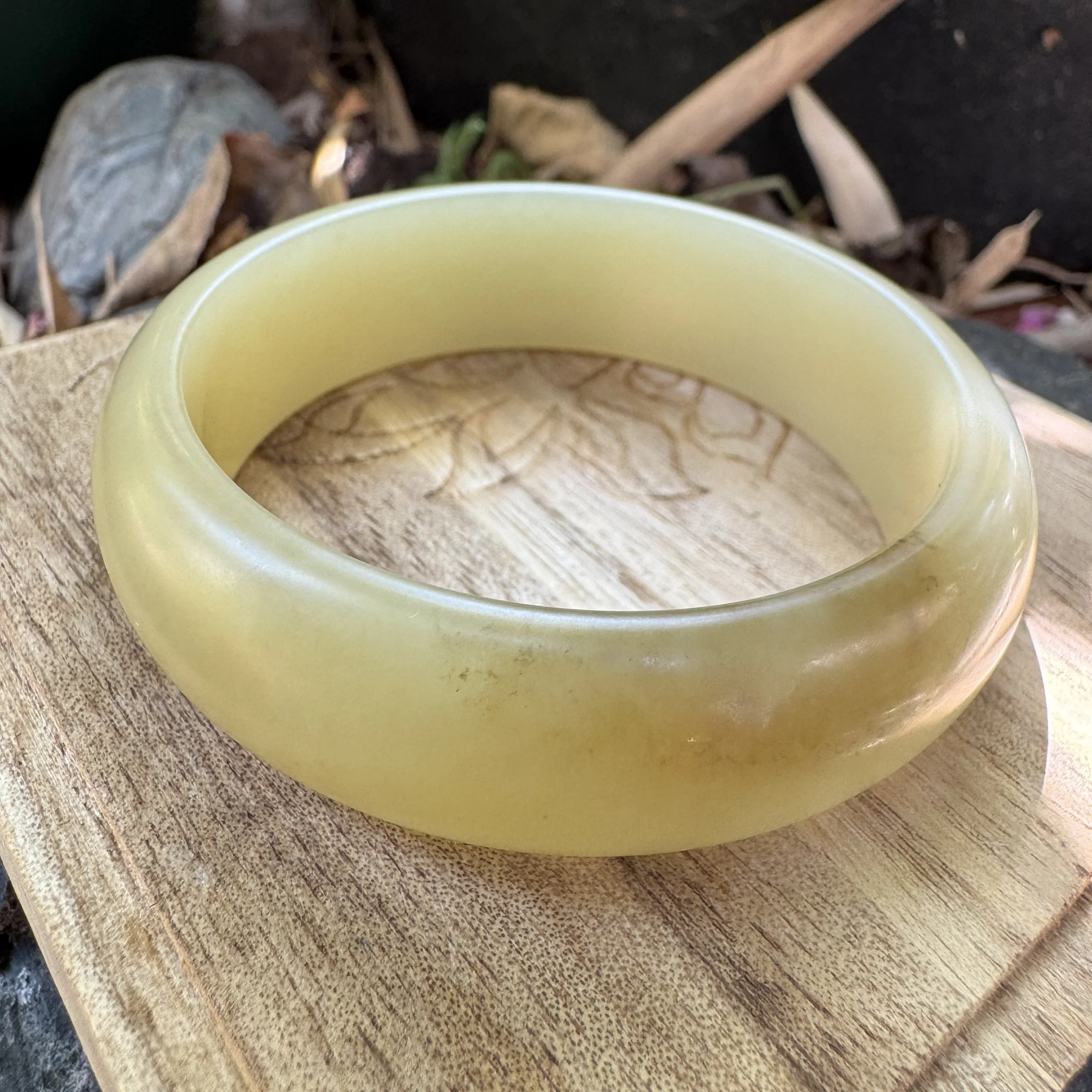 Xinjiang Hetian sugar nephrite with different layer sugar tone