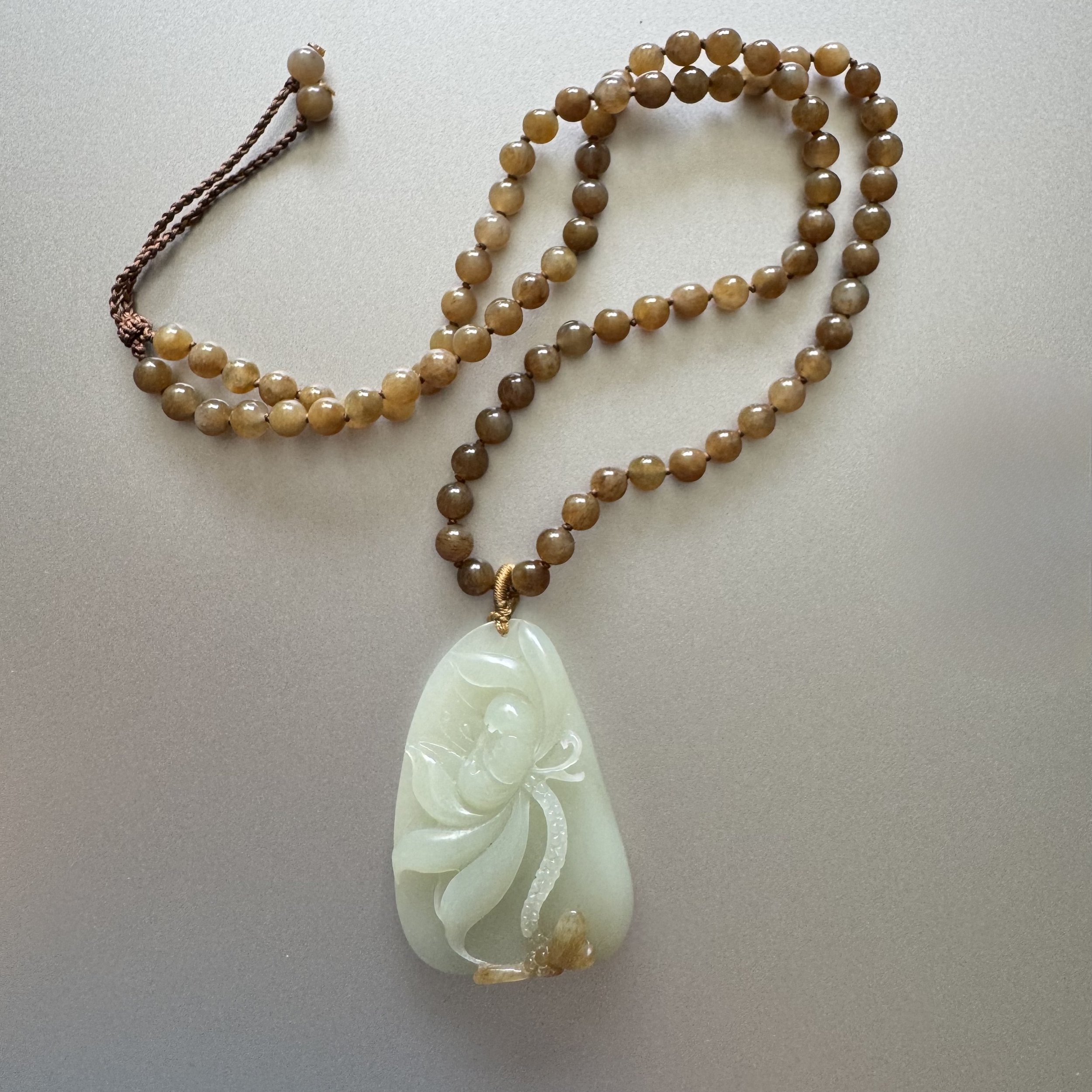 Hetian jade pendant necklace- celadon white nephrite integrated with sugar -sugar nephrite jade beads