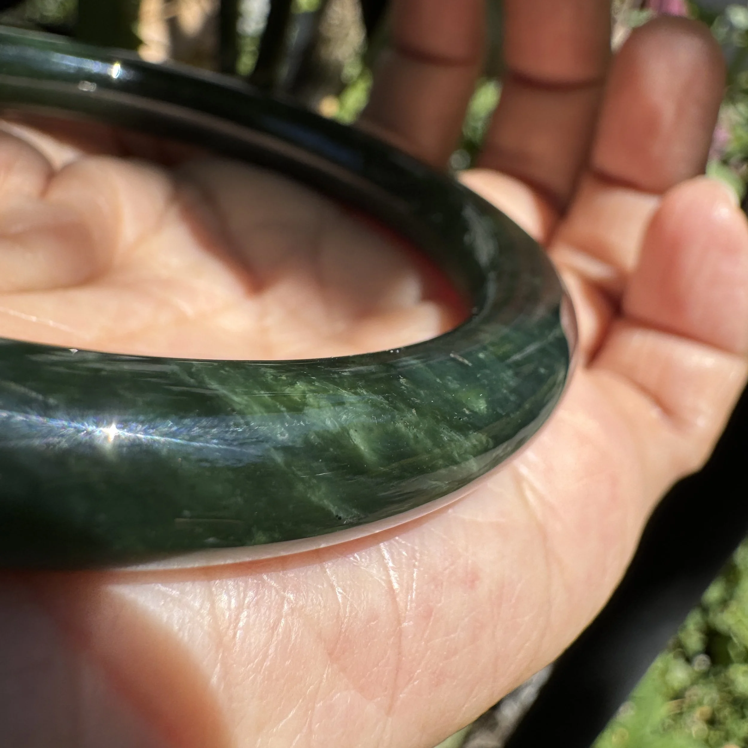 Charming natural patterns on the Canadian nephrite jade