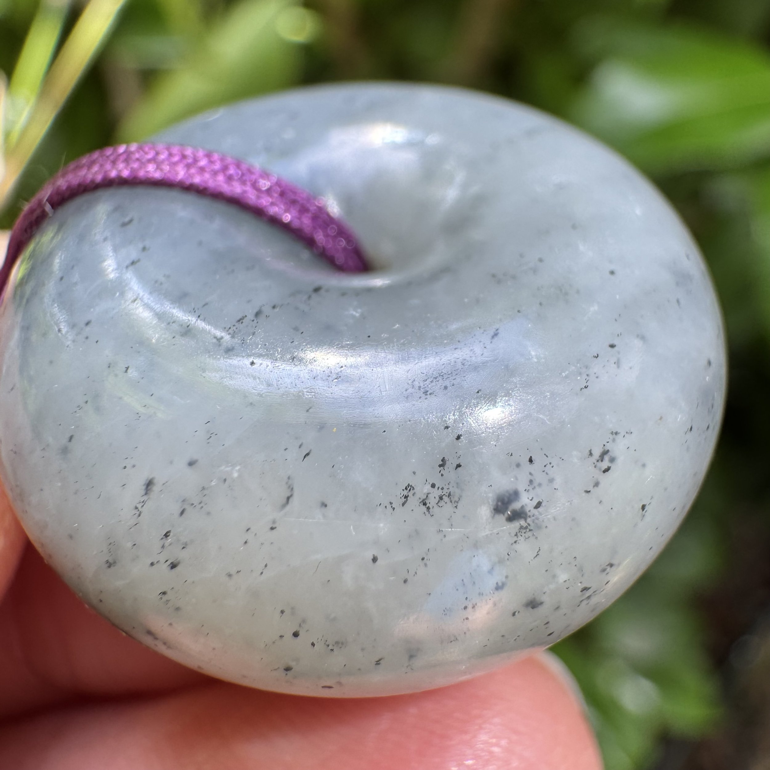 Hetian nephrite jade donut pendant-grey white -和田玉平安扣- 花青 ( 24.6 mm)