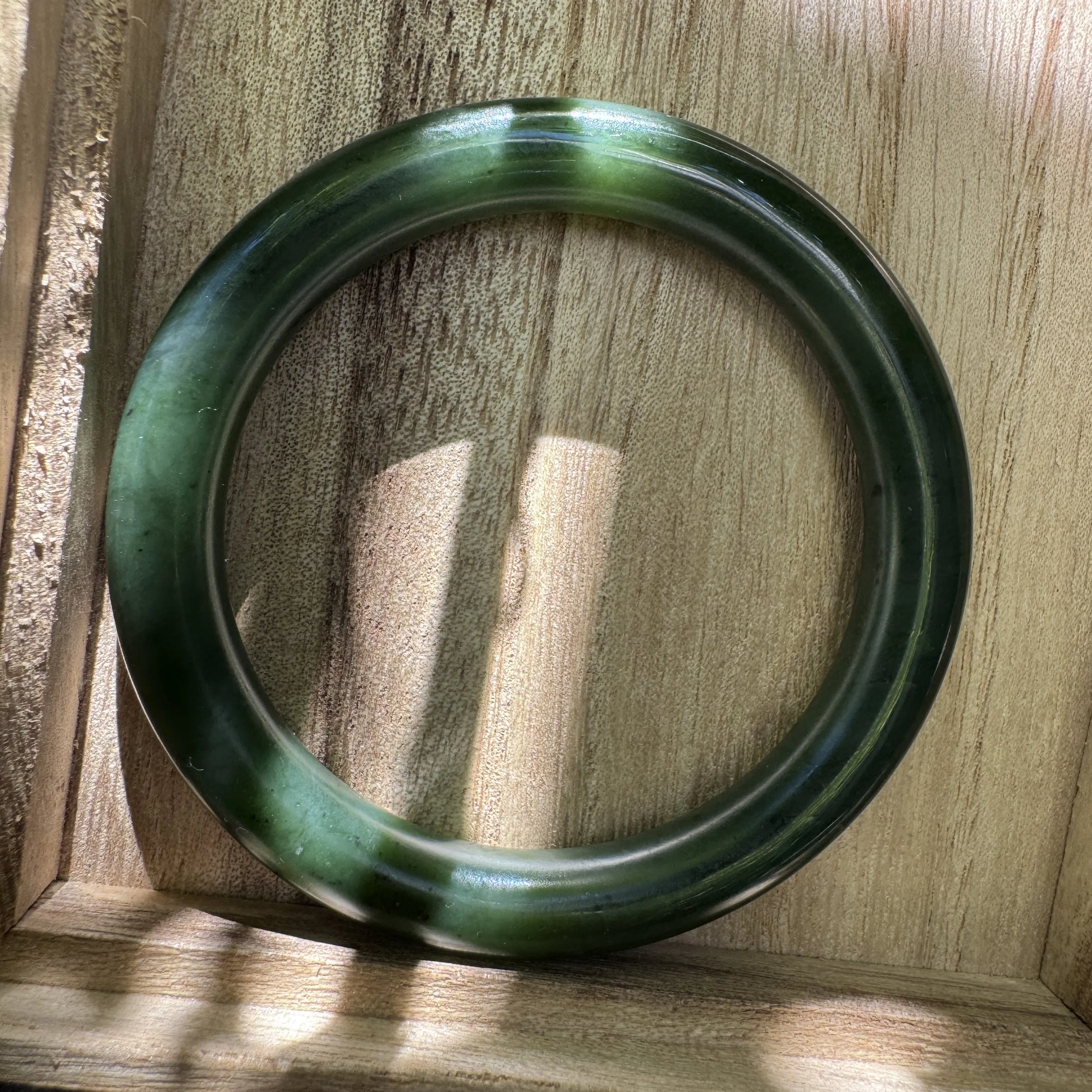Elegant Handmade Canadian Nephrite Jade Bangle Bracelet (55.2 mm)