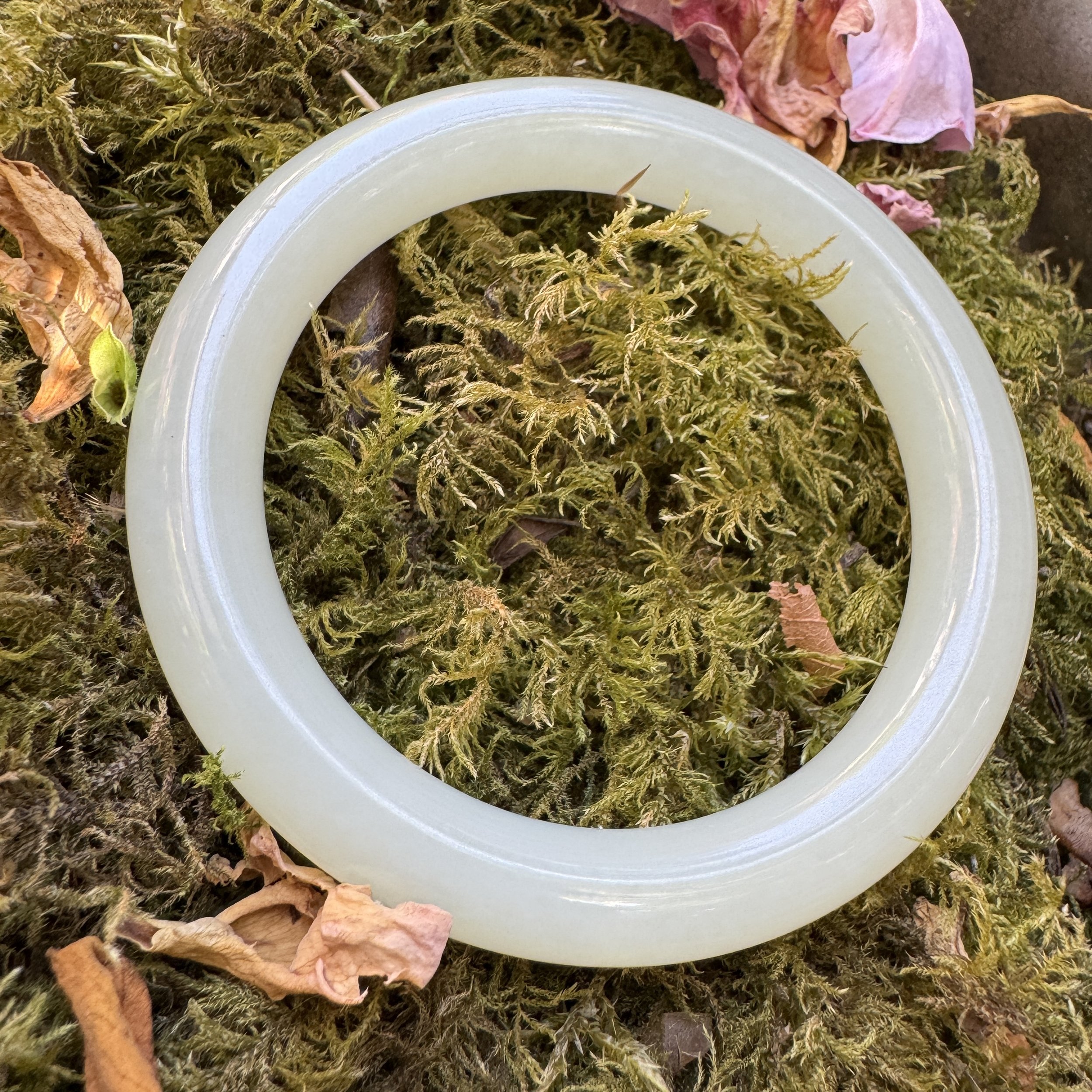 Siberian white nephrite jade- jademastervancouver.com