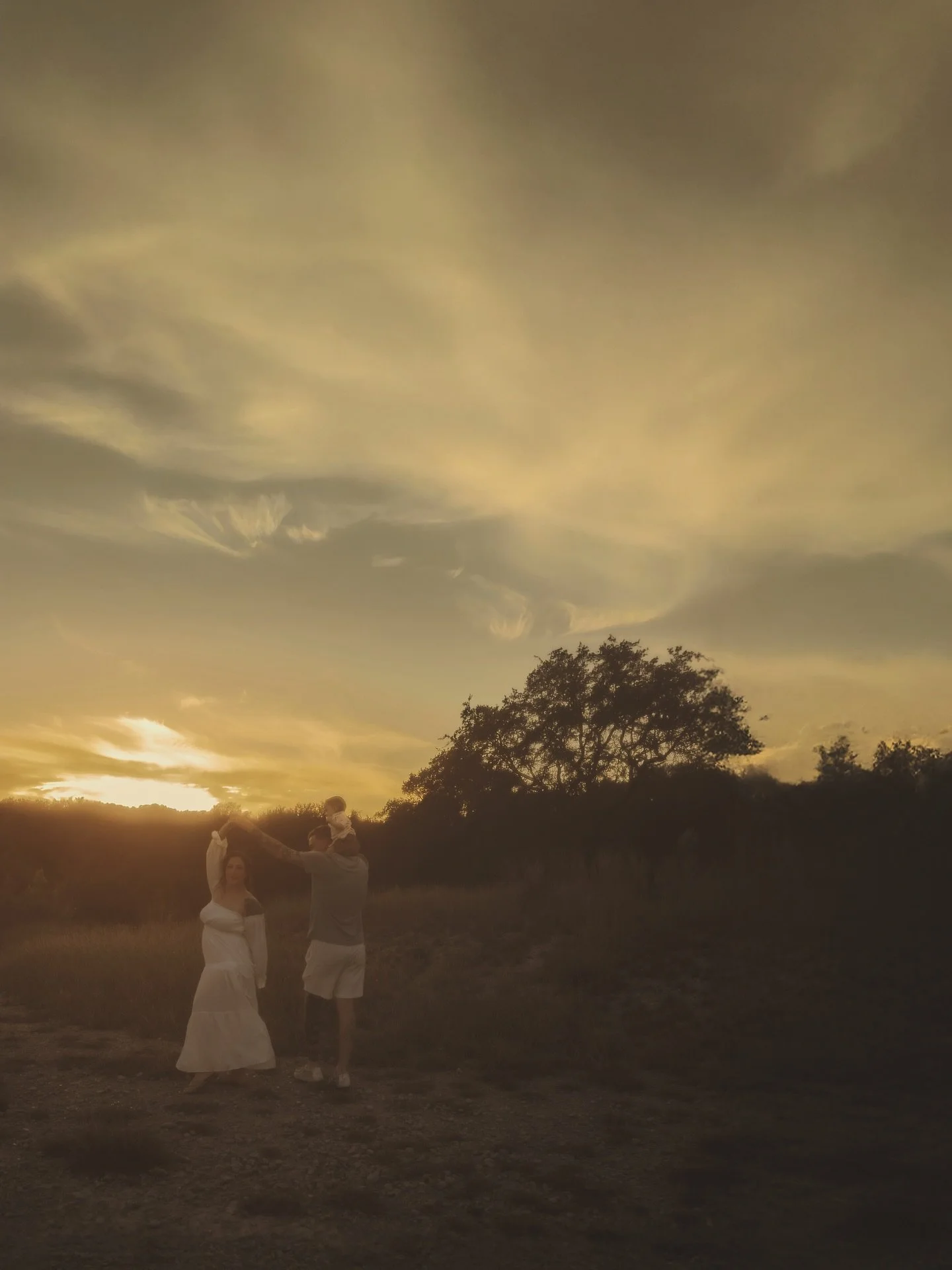 The glow hits just right. The laughter sneaks in. And somehow, in a split second, it all feels like home. ✨

Families: Let the little chaos in, it&rsquo;s what makes the memory golden.

Photographers: Light first, everything else second. 🫡

💡 Want 