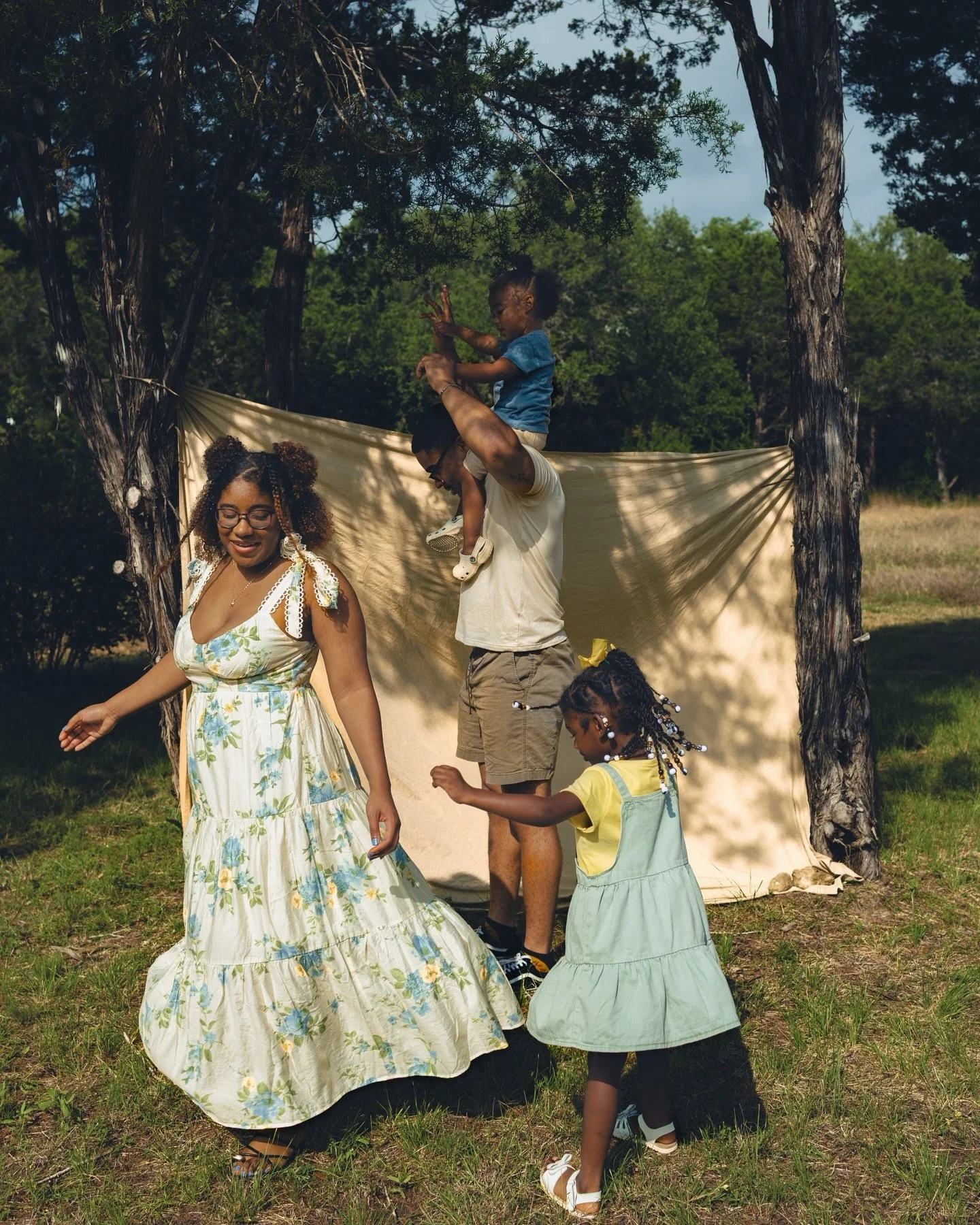 Give me a park, a sheet, and kids running wild, and I&rsquo;ll show you how magical ordinary life can be.

#documentary #unscripted #centraltexasfamilyphotographer #hillcountyphotographer #austinphotographer