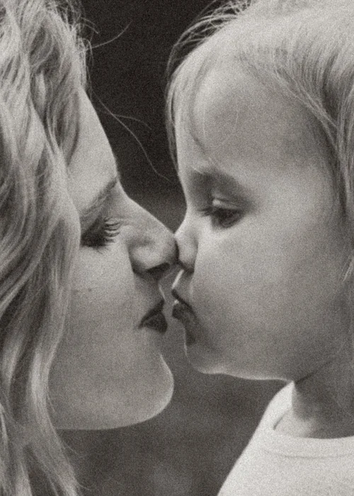 mom and daughter kissing