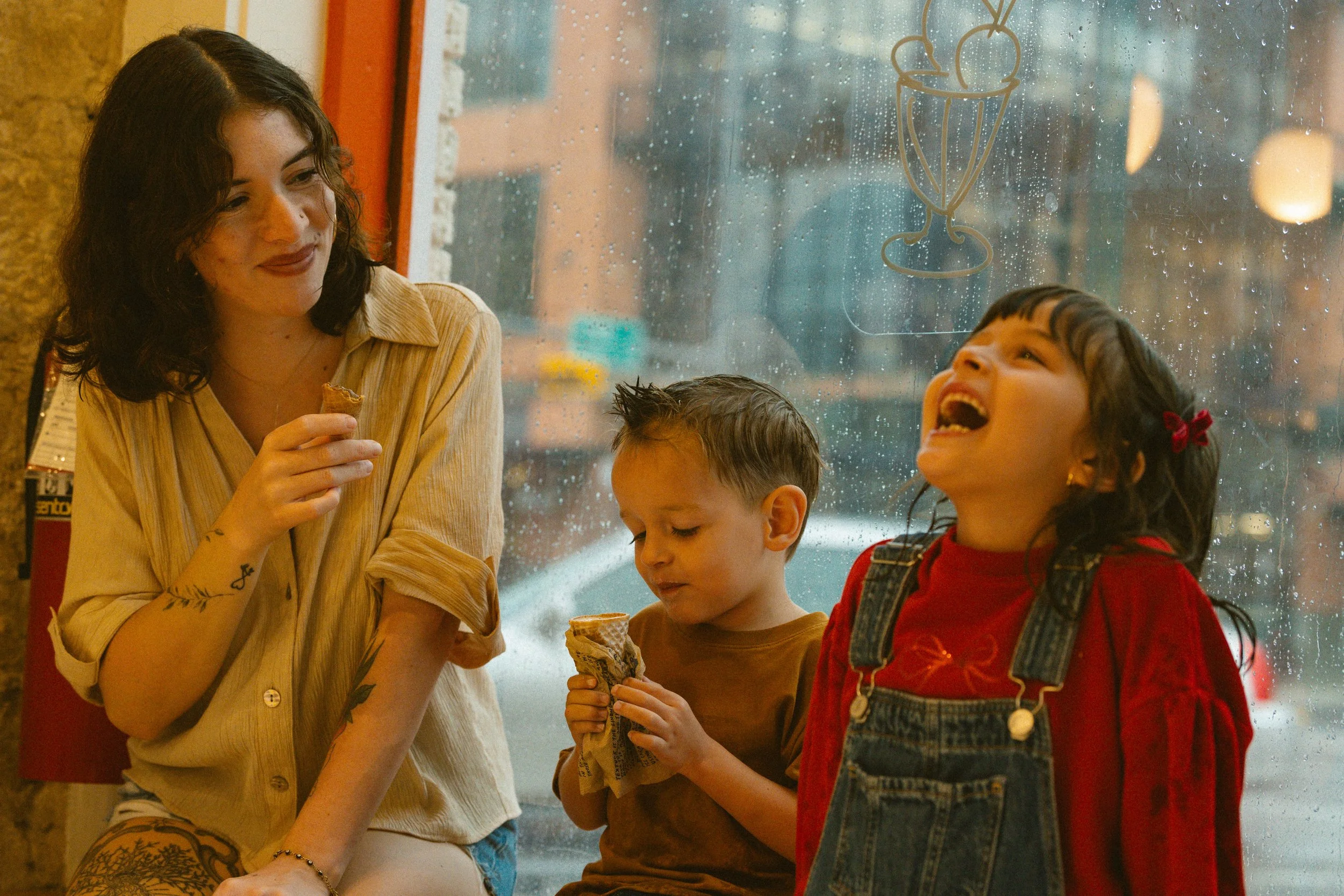 Family getting ice cream together during a documentary family photo session