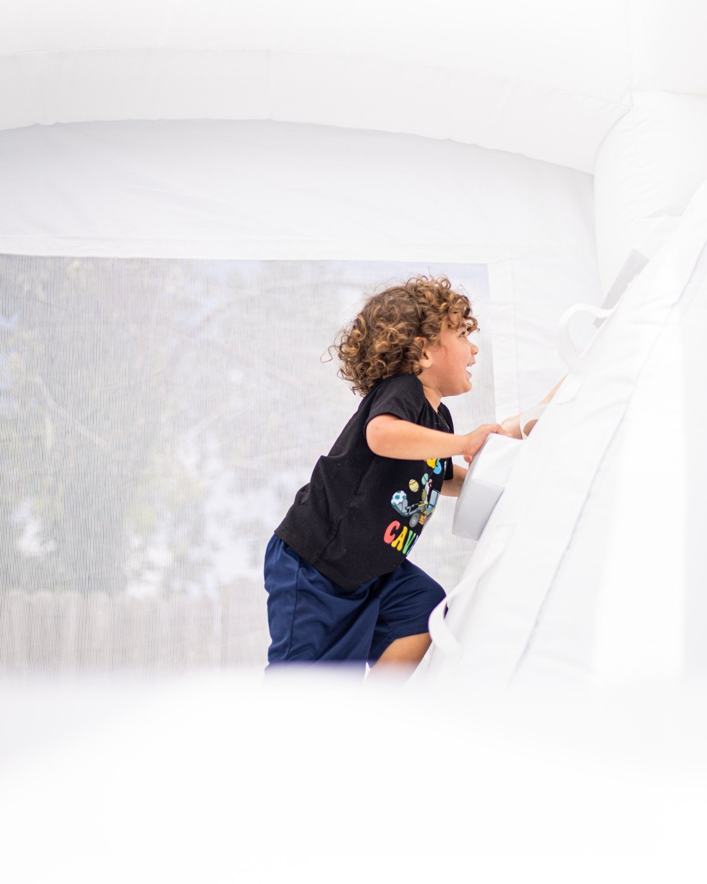 The little ones love our large bounce house with a slide. Endless entertainment for your next Backyard Bash 🥳 click our link in the bio to book! Our summer is filling up fast.