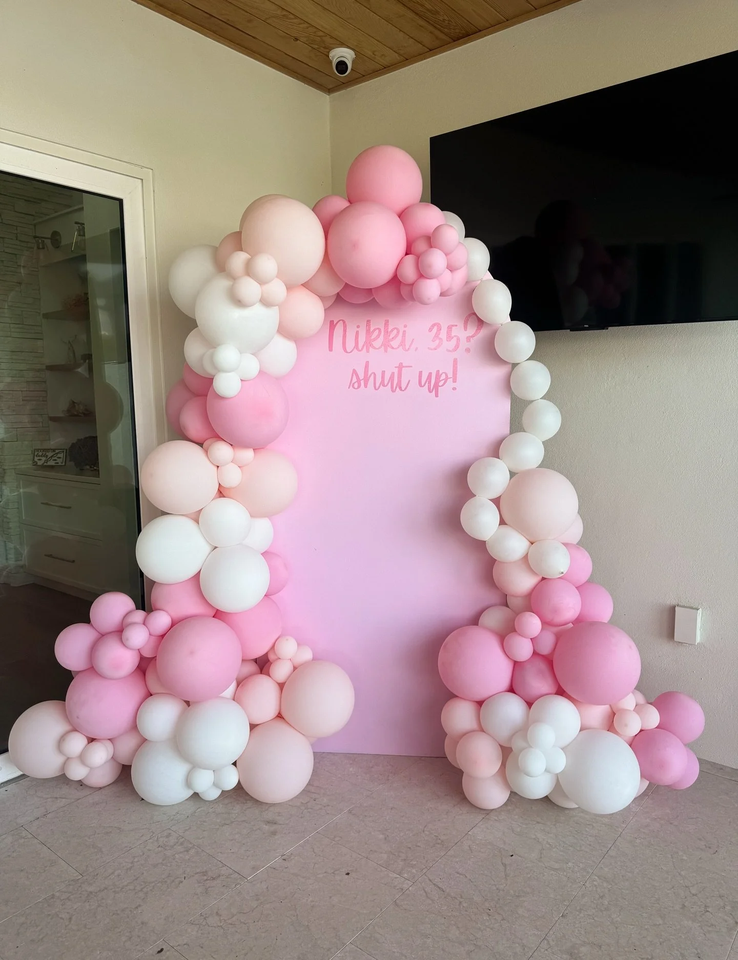 A queen is never late. Everyone else is simply early.👑✨ The perfect vibe for turning 35 in true Princess Diaries style!