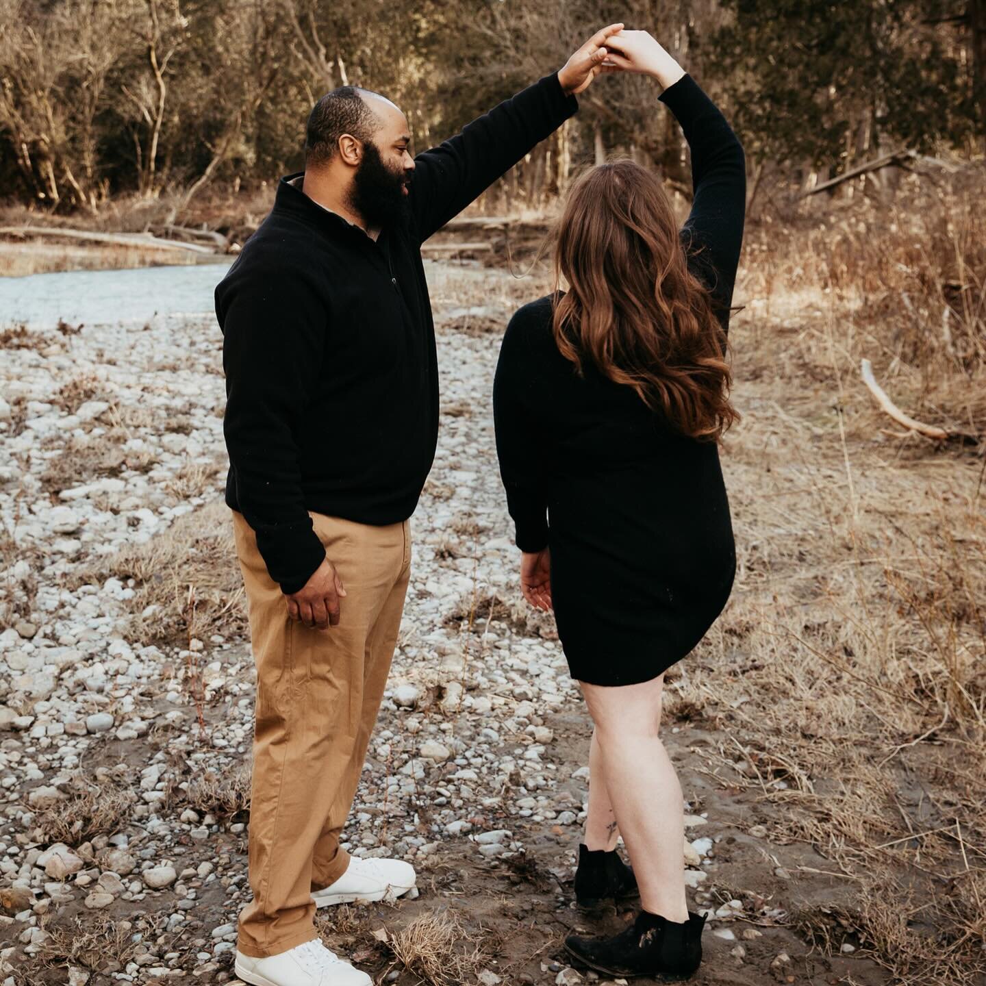 Can&rsquo;t believe this session was taken in February in Ontario! Such weird weather but for outdoor sessions I&rsquo;ll take it!! #engagementring #engagedtoronto #scarborough #engagementsession #engagementphotos #familyphotos #kawarthalakesphotogra