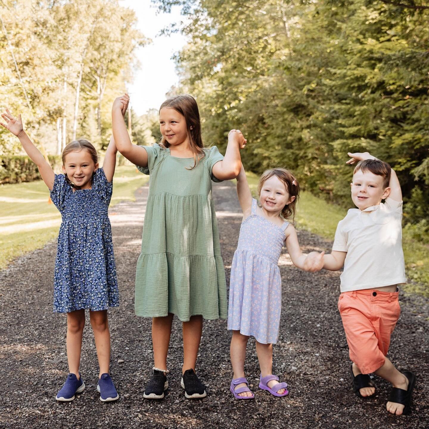 BOOK the photoshoot!! They grow up WAY too FAST and time go&rsquo;s by in a blink of an eye. ❤️

#treasuringlittlemoments #theeverydayportrait #theheartcaptured #kawarthalakesphotographer #storytelling #storyteller #capturethemoment #magicofstorytell