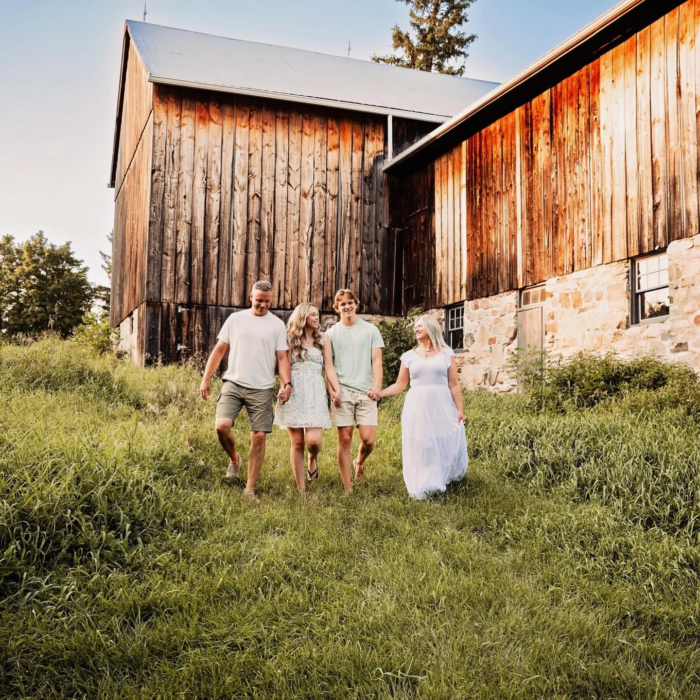 Family Sessions at the Farm never disappoints!! 🤍
#familysessions #kawarthalakesphotographer #famphotos #fallphotos #family #bobcaygeon #bobcaygeonfarm #photobugcommunity
#instagood
#wandingphotographers
#adventureelopement
#loveauthentic 
#portrait