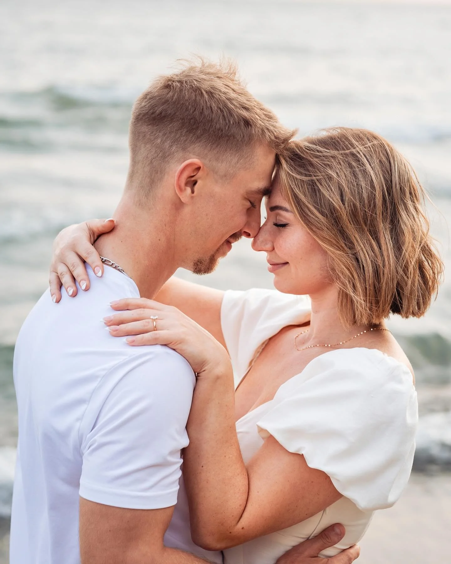 For The Madly - In - Love ❤️ 
✨ 
It&rsquo;s been a hot minute since I last posted, but for good reason! When I&rsquo;m not capturing beautiful moments like this one, you&rsquo;ll find me tucked away at my desk, editing and perfecting all of your imag