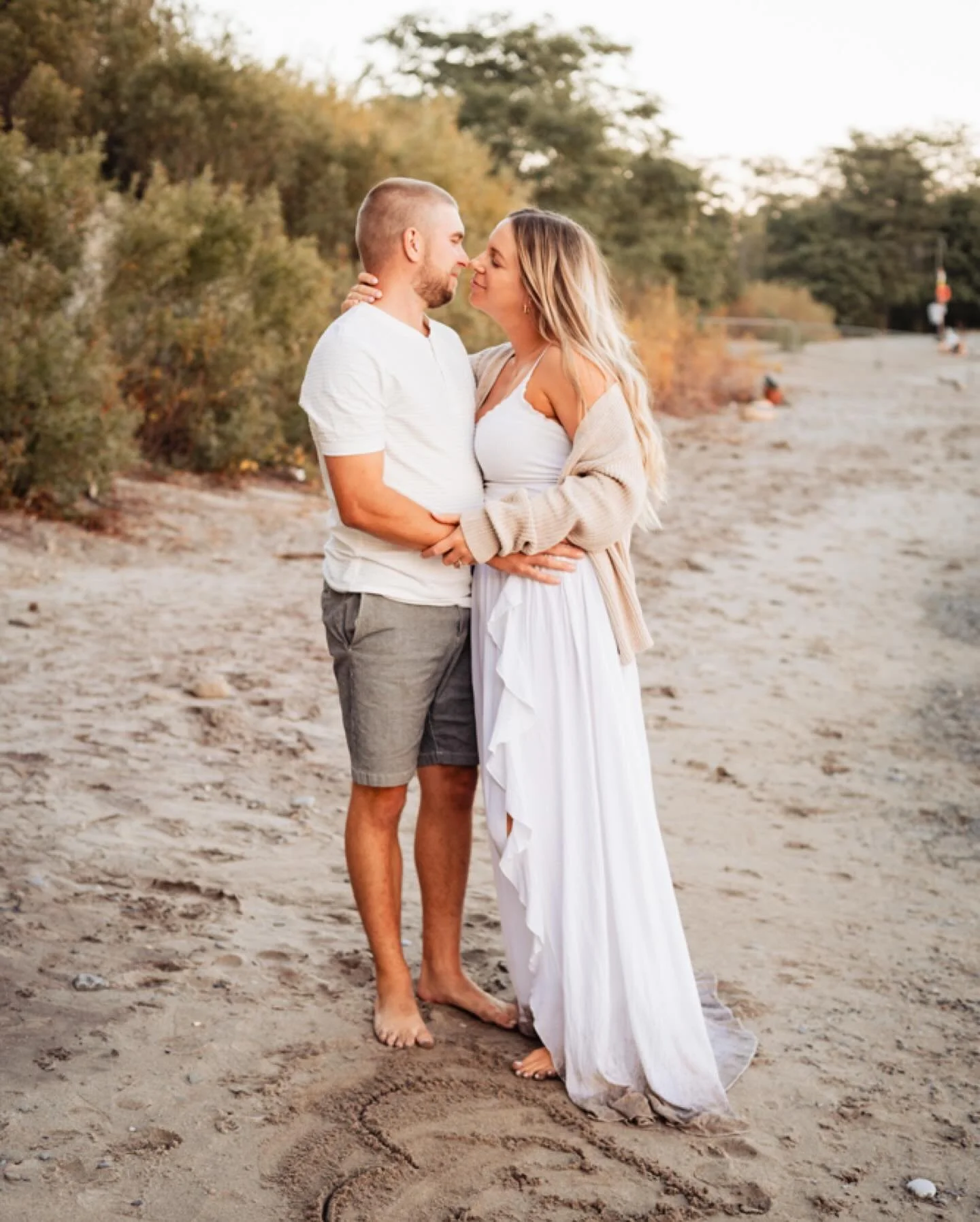 Golden light, soft waves, and the sweetest kind of celebration 🤍

We spent the evening on the beach, soaking in the sunset as these two popped champagne and toasted to their next chapter. There&rsquo;s something so magical about slowing down, feelin