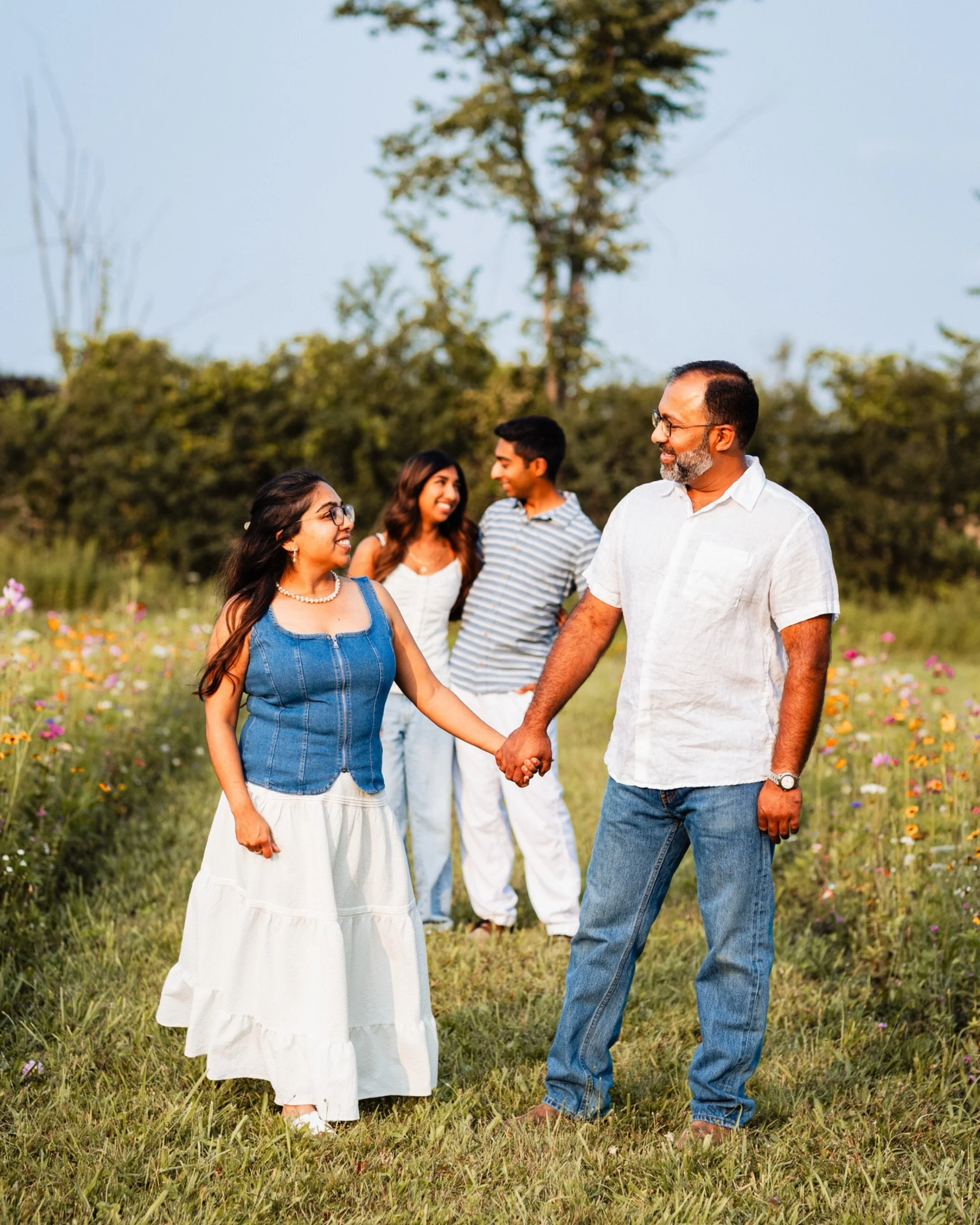 Summer Family Sessions, you were good to us!! 🌺 

#KawarthaLakesPhotographer #FlowerFieldSession