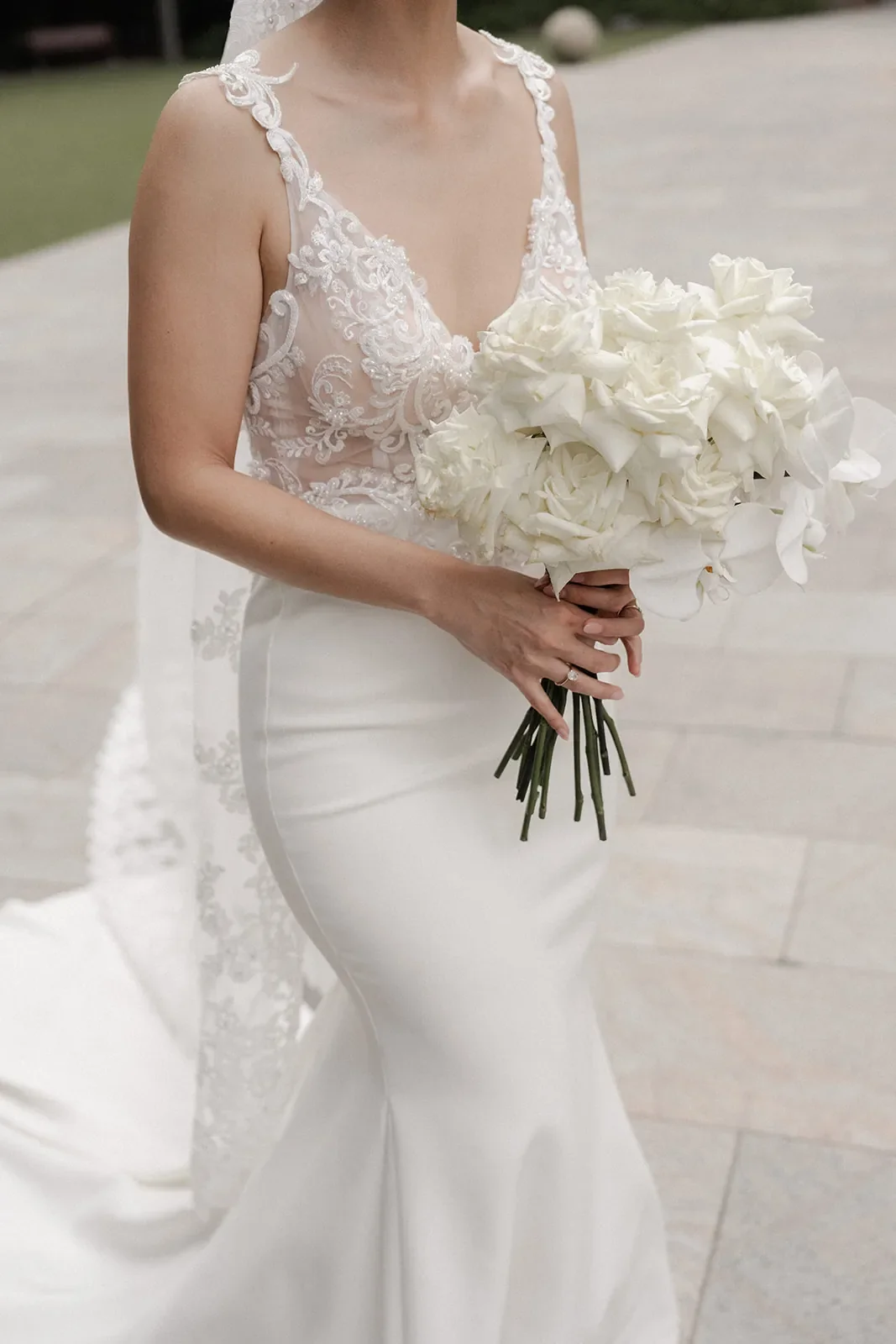 white bridal bouquet of playa blanca roses at Brisbane wedding.