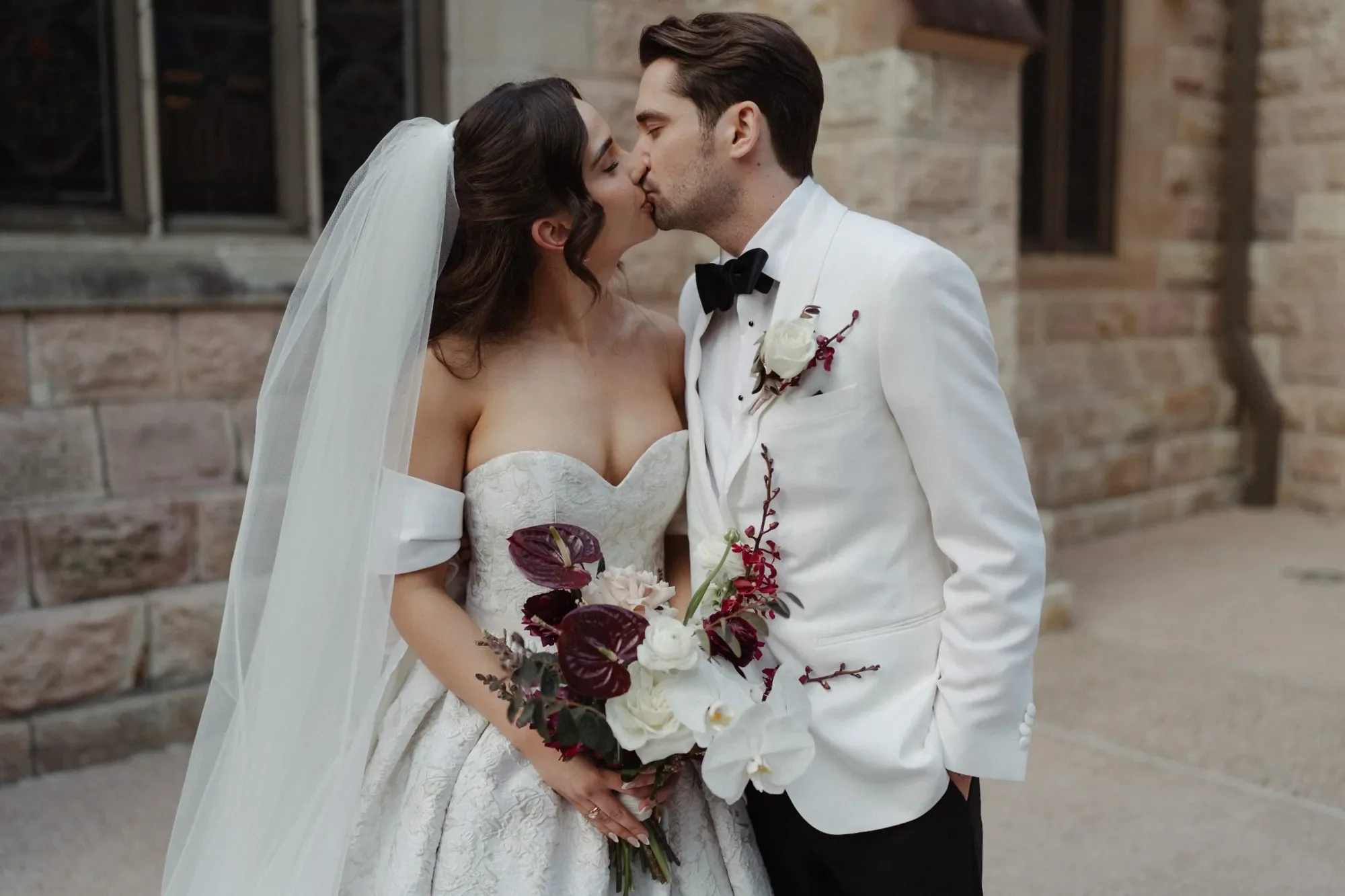 Newlywed couple at Brisbane wedding flowers by Brisbane wedding florist