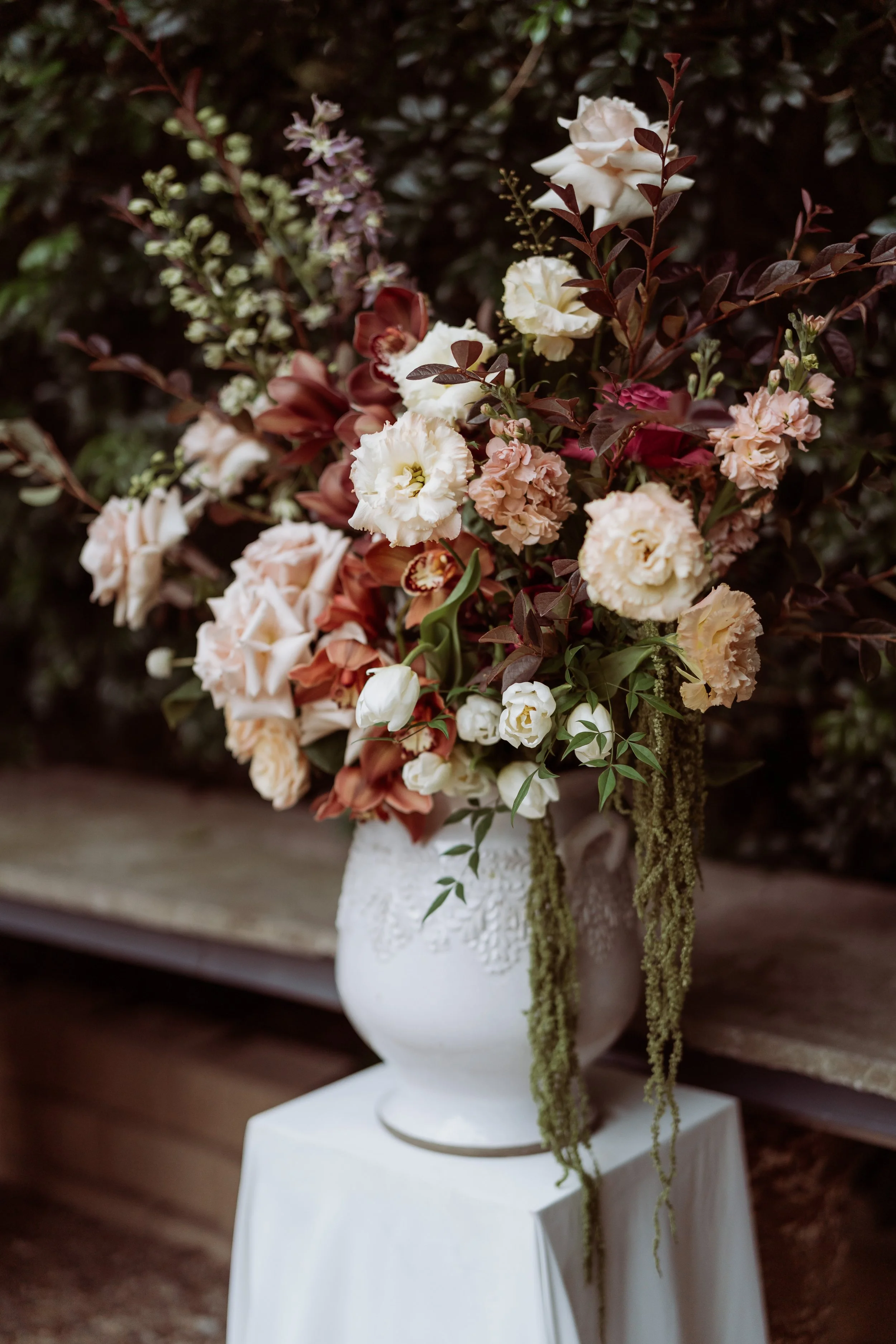 Ceremony Urn arrangement at Hillstone St Lucia Brisbane