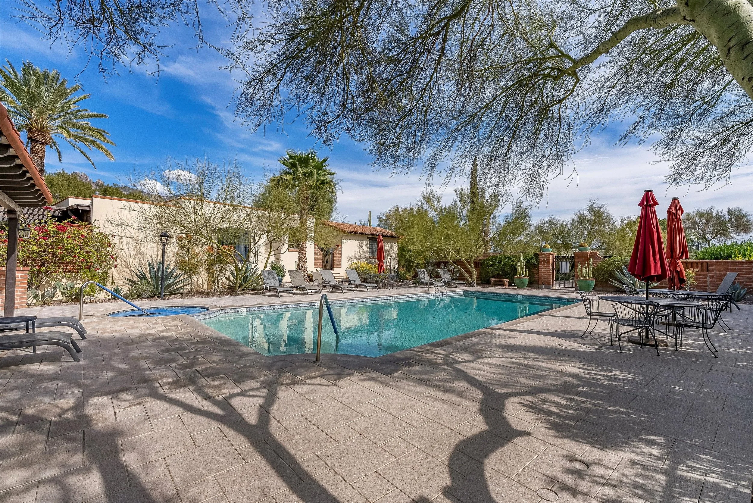 41-Community Pool.jpg