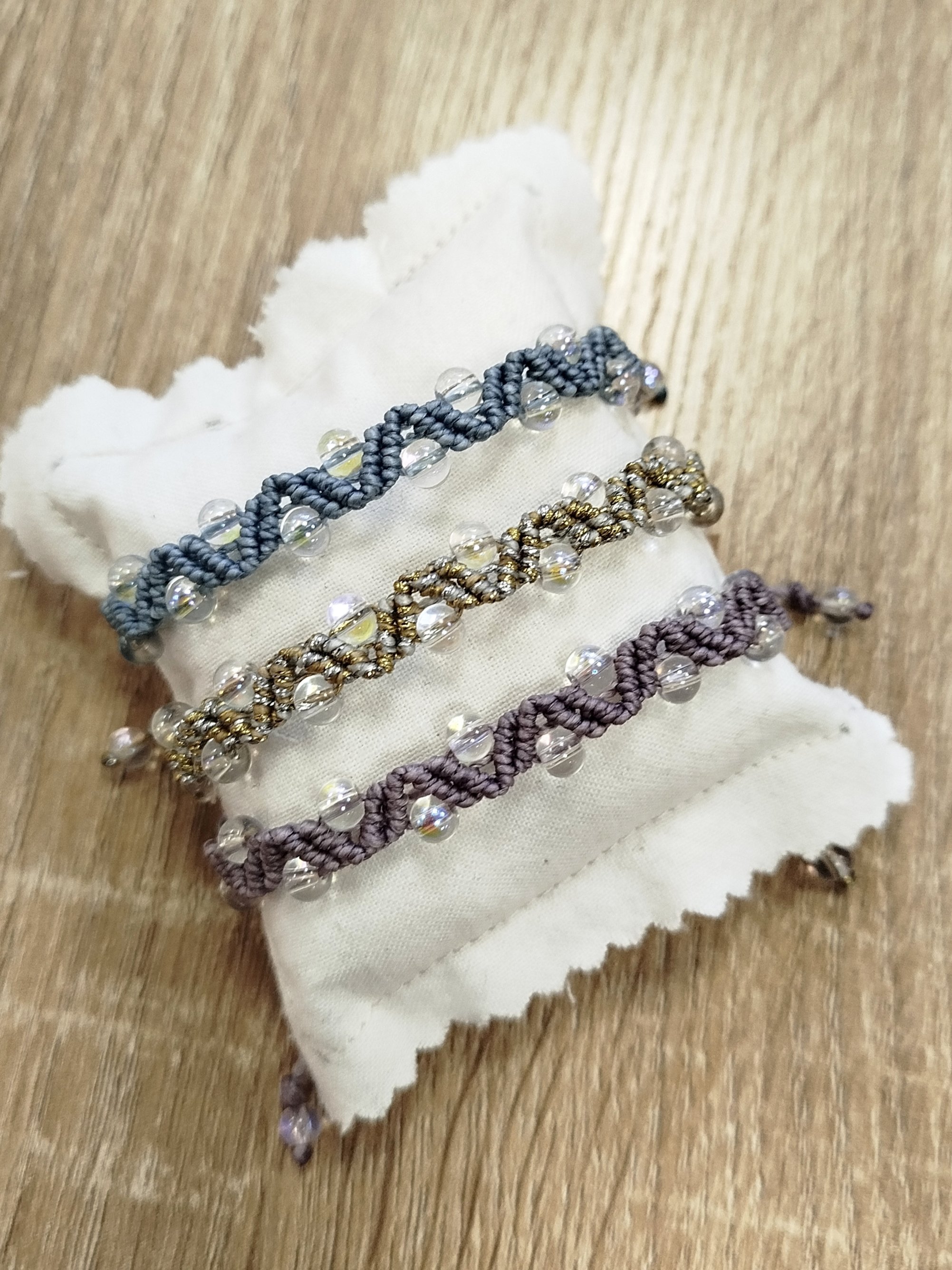 Bracelet zigzag micromacramé.jpg