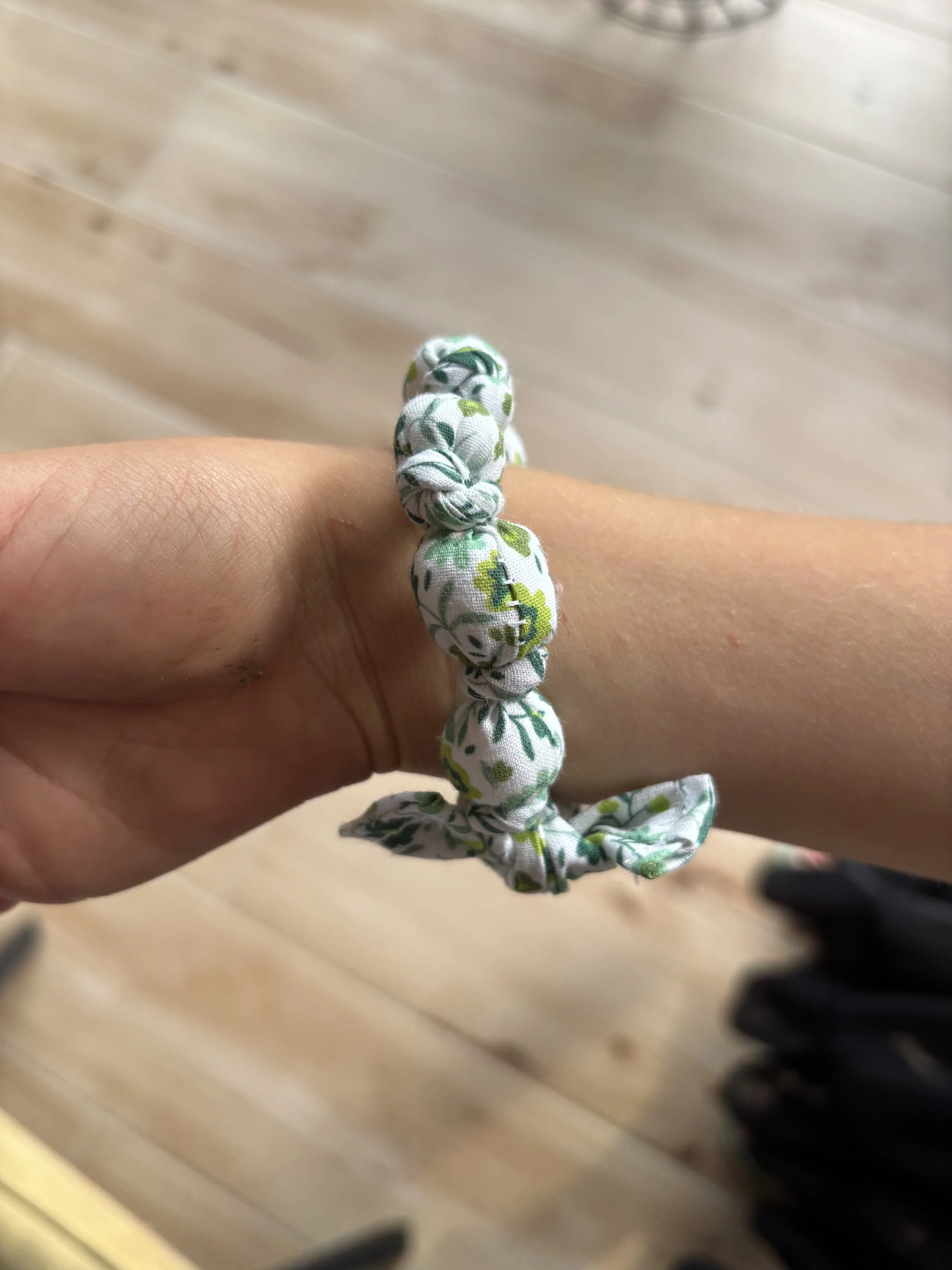 Atelier création de bracelets en tissu Lucile.jpeg