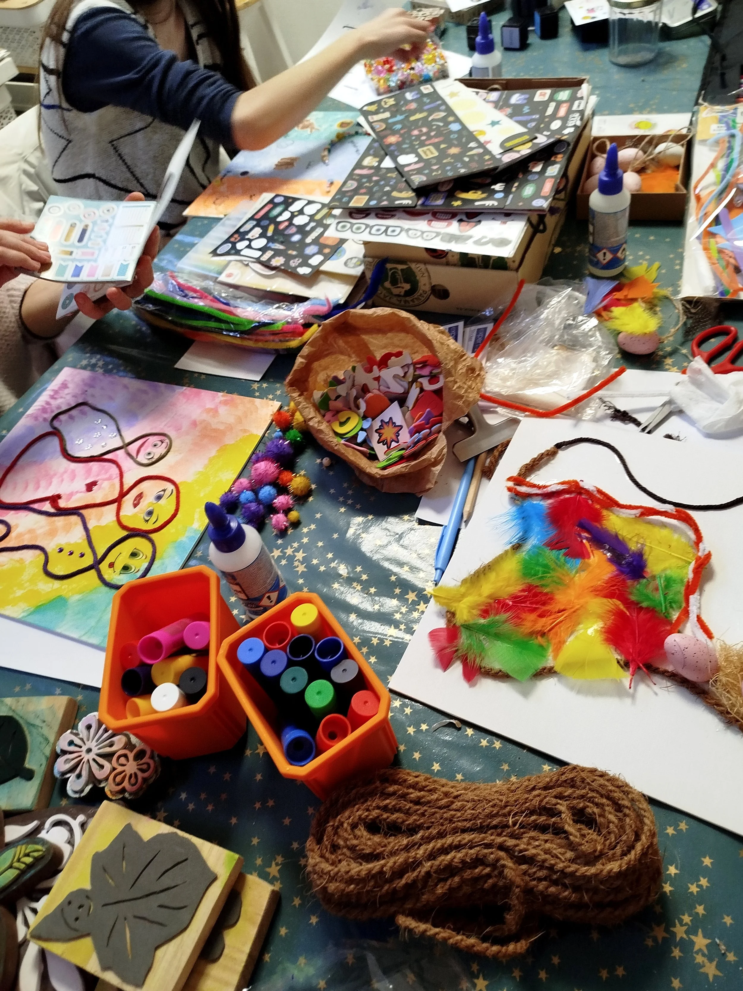 art thérapie crée autour du lien.jpg