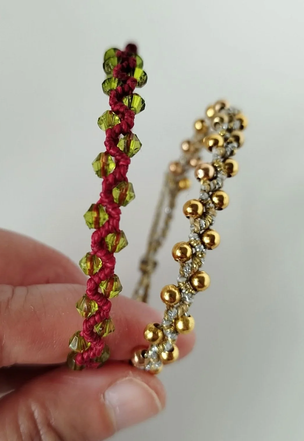 micromacramé bracelet fil et perles 20 juin.jpg