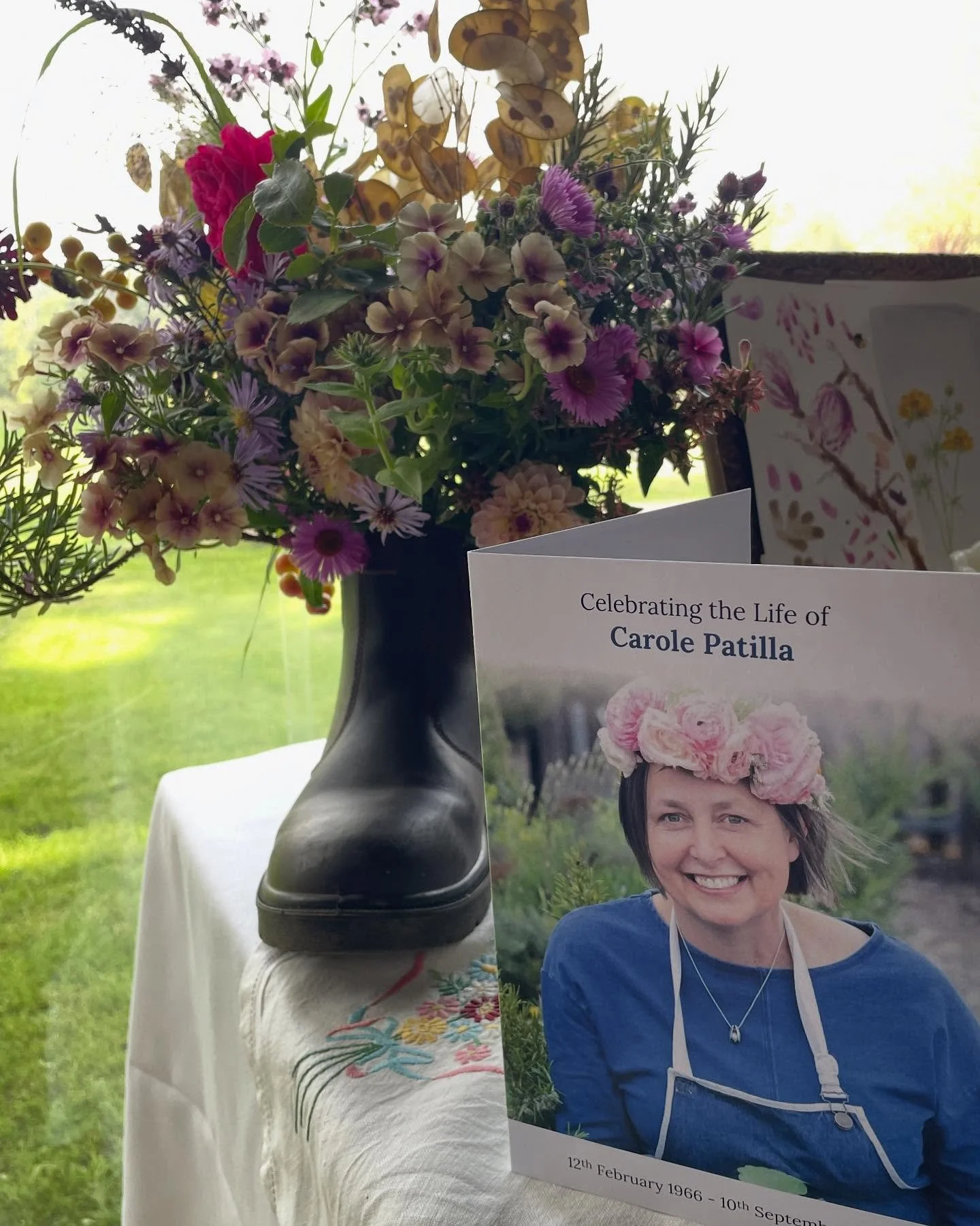 .
Yesterday we said a final farewell to my fabulous friend Carole Patilla. 
She was the inspiration behind the creation of this company: she worked tirelessly to educate florists and families about the beauty and joy that could be found in seasonal f