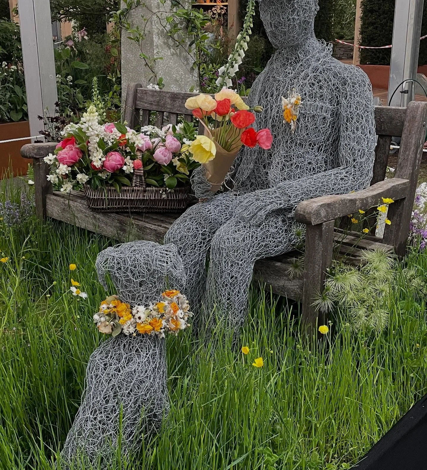 .
I’ve set up a prize draw on Crowdfunder to raise money for Pancreatic Cancer UK in memory of my fabulous friend and business partner Carole Patilla.
The link is in the bio above ⬆️
The winner will receive the fabulous wire sculptures that sat