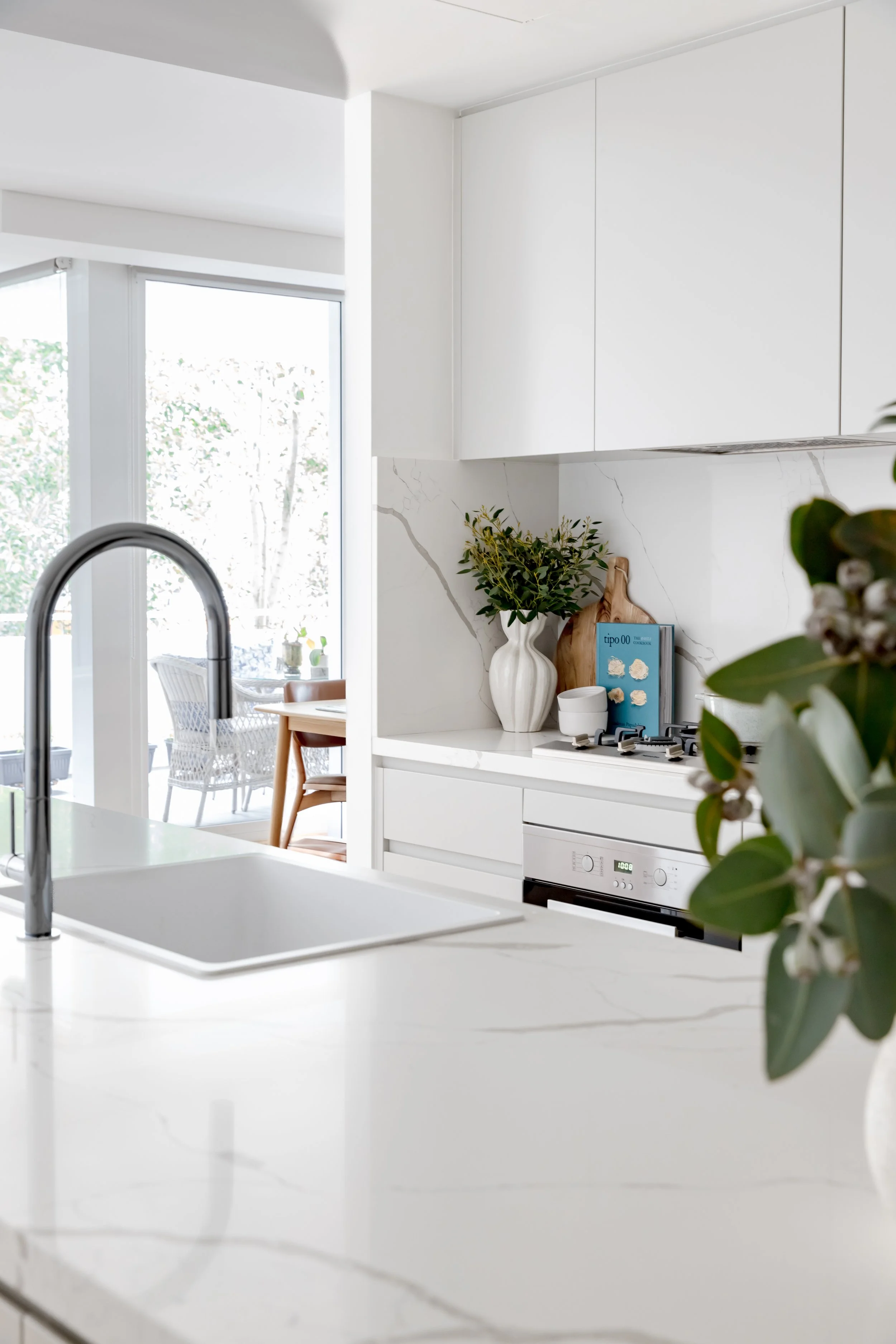 MODERN KITCHEN DESIGNED IN CROYDON