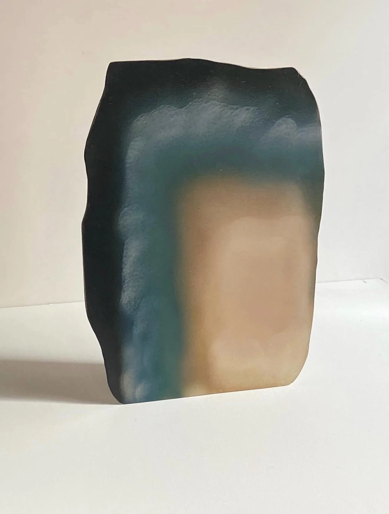 Maison &amp; Objet, ce n&rsquo;est pas qu&rsquo;un salon de mobilier.

C&rsquo;est un terrain de d&eacute;couvertes. Des rencontres brutes avec des artisans et artistes qui donnent une &acirc;me aux objets.

Ici, une s&eacute;rie de c&eacute;ramiques