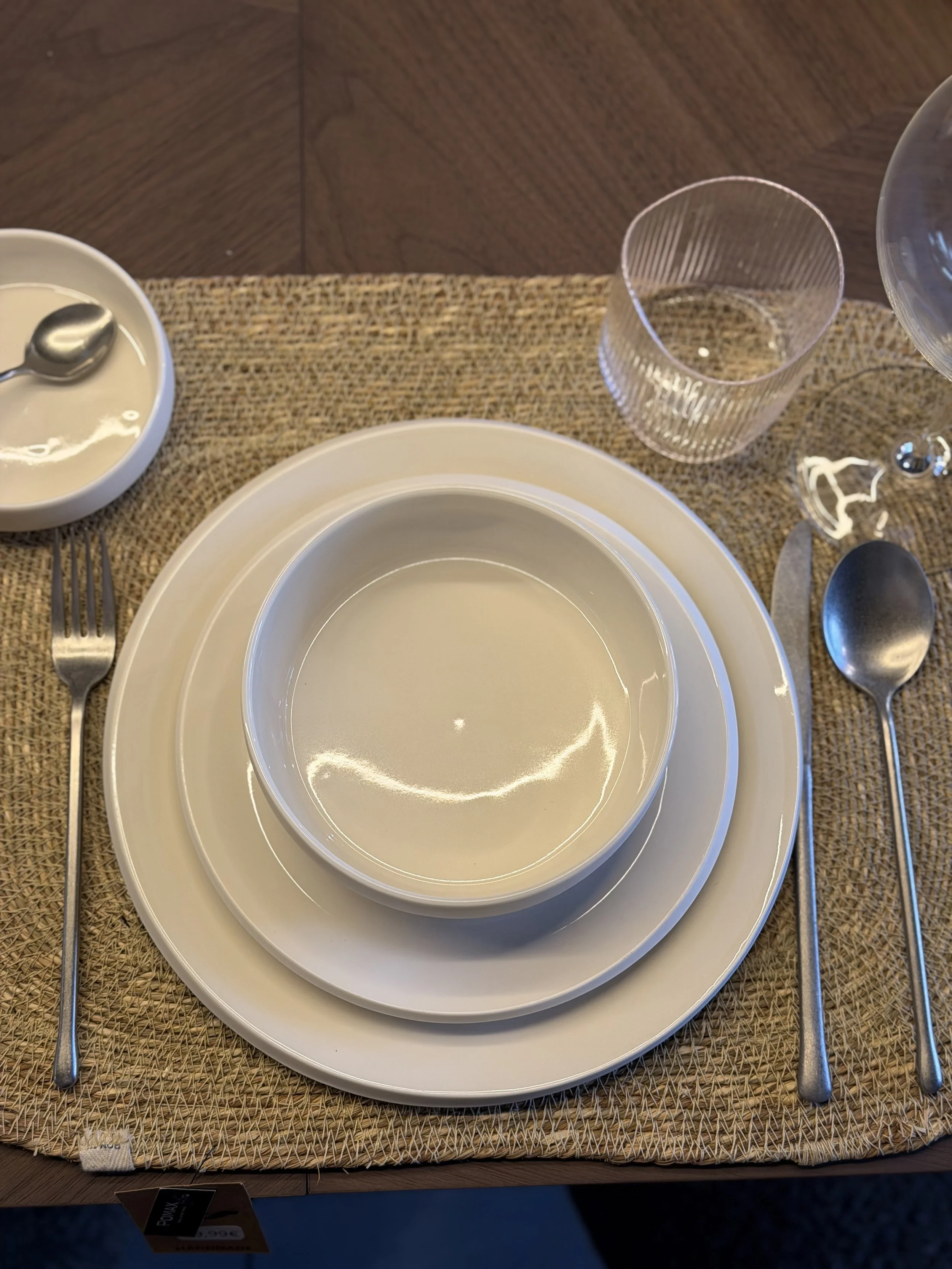 assiette blanche Pomax eos design.jpg
