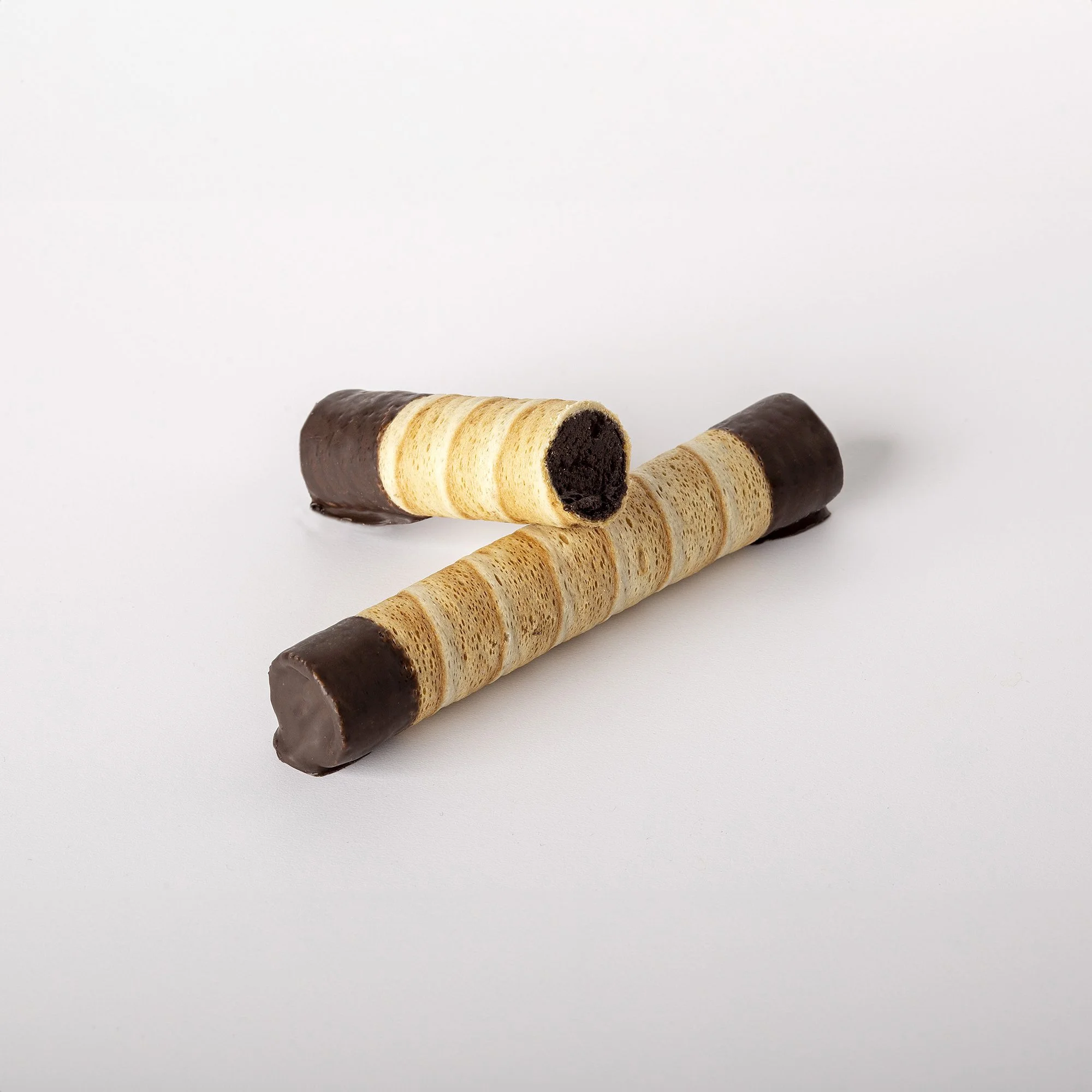 Wafer roll filled with cocoa cream and coated with cocoa mass 50g