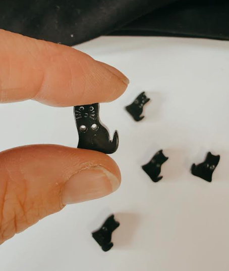 Shadow Paws - 15mm Buttons Black