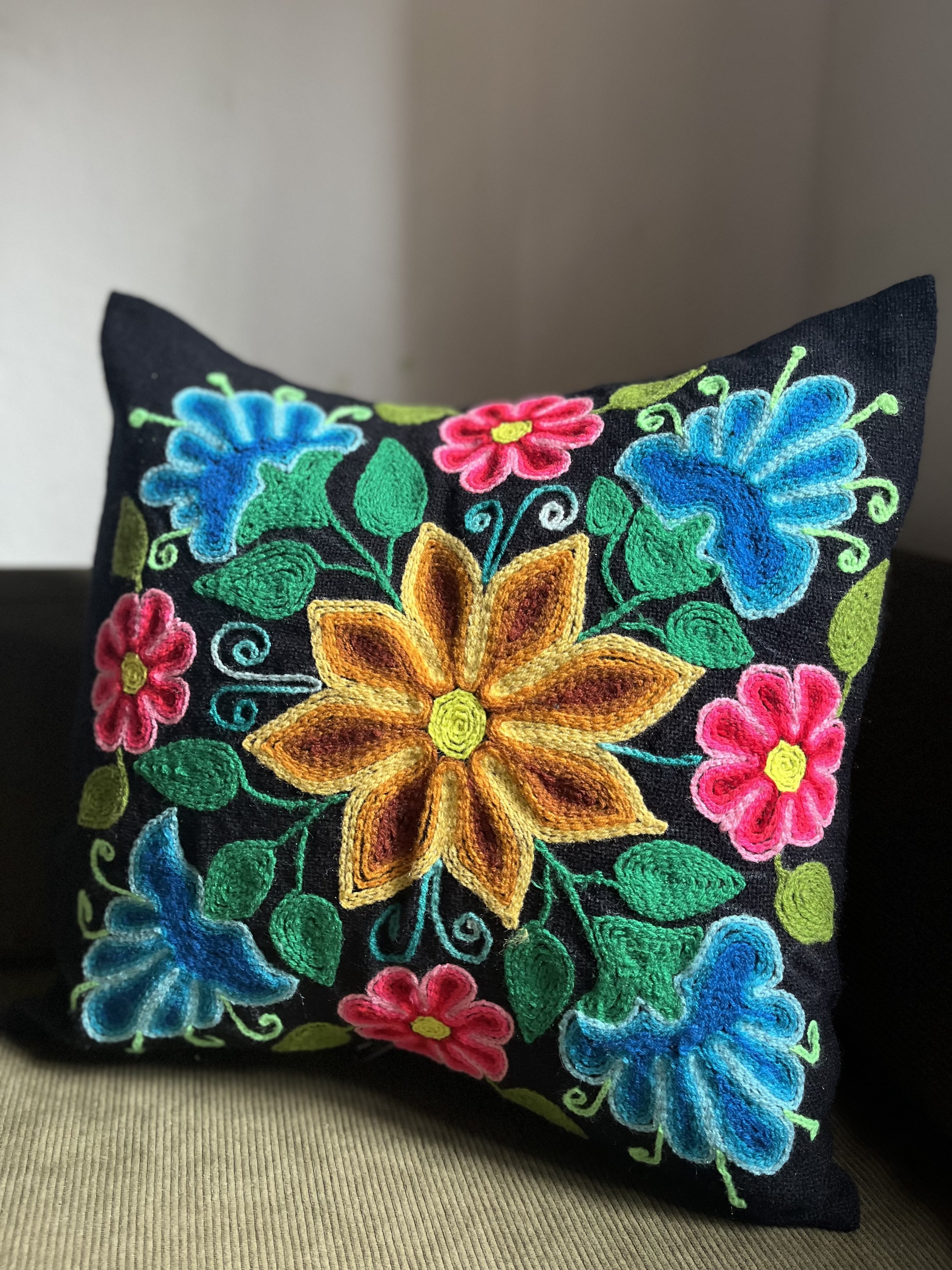 Bestickter Kissenbezug "Picaflor" 40x40cm