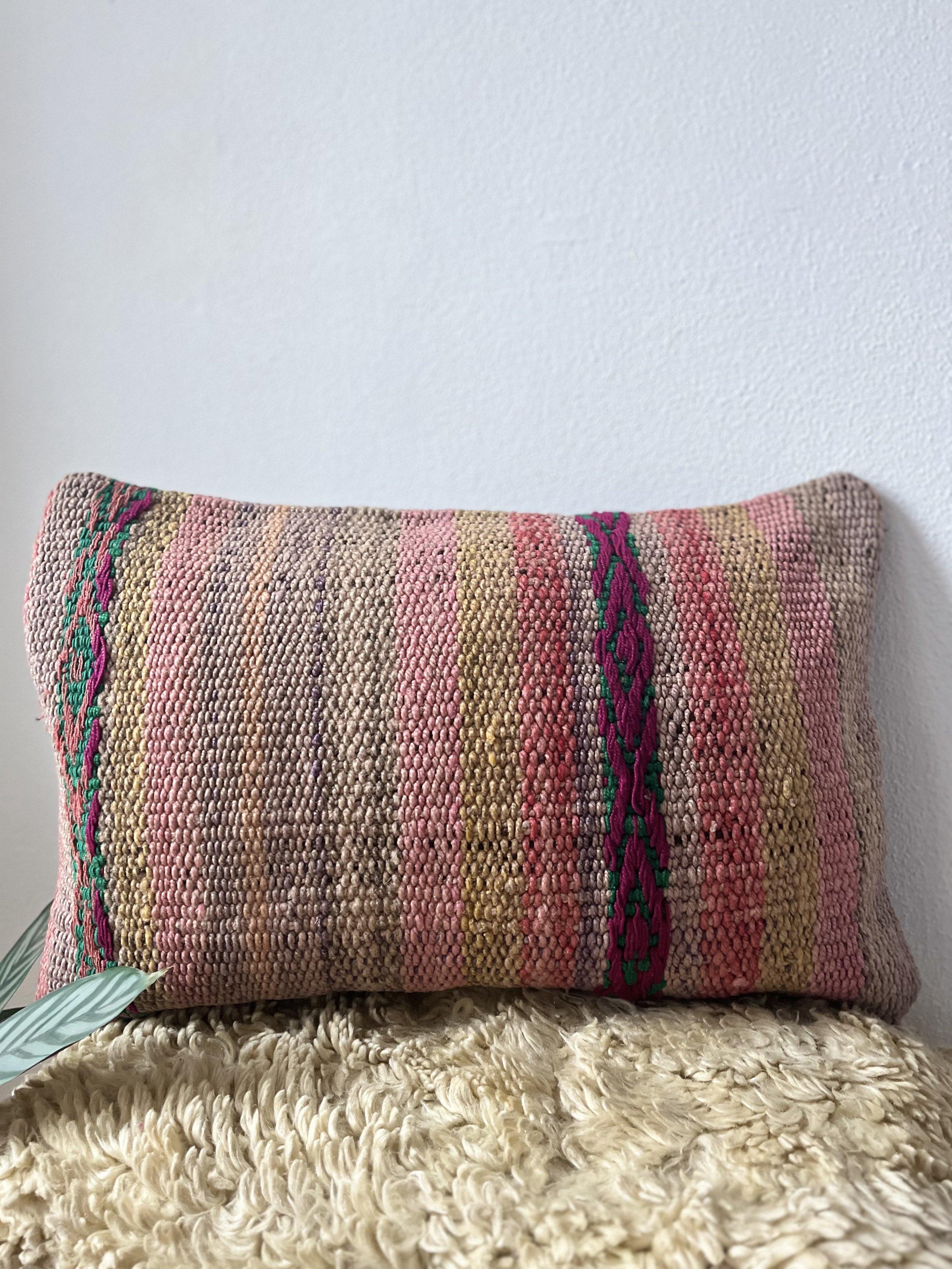 Traditioneller Kissenbezug "Linda" 56 x 33cm