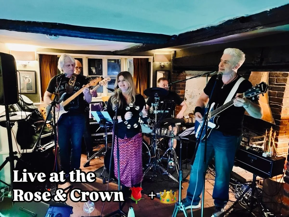 A fantastic evening of fabulous food, lovely live Music, drinks &amp; dancing in the beautiful @roseandcrownpubsandridge 

🌹 + 👑 + 🎵 + 🍺 = 🥳🕺💃 

#BoughtAndSold #LoveMusic #liveMusic
