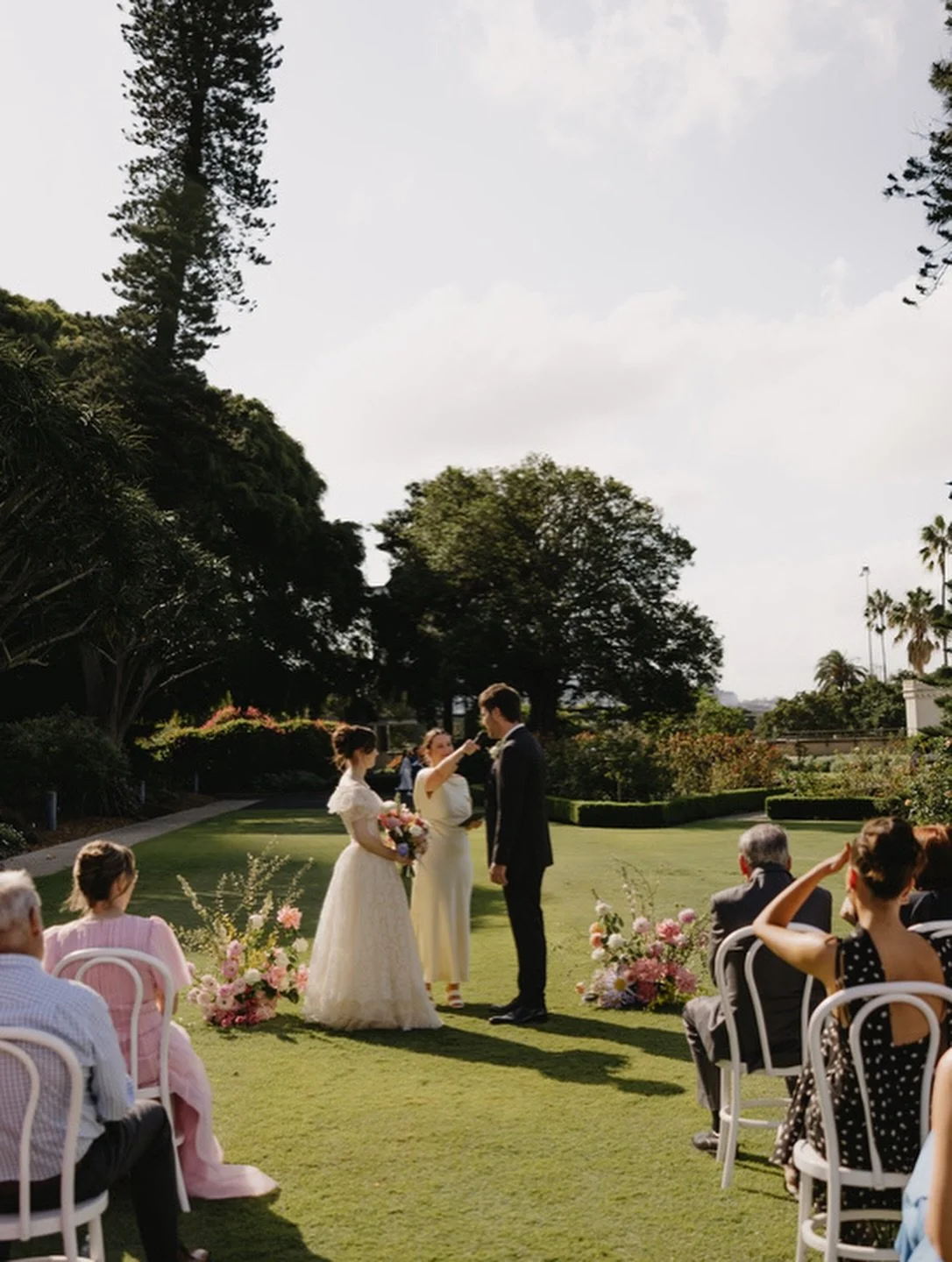 A rose garden wedding at the Botanic Gardens in Sydney&hellip;.

I&rsquo;ve married a few couples in this location and I&rsquo;d have to say it&rsquo;s one of my favourite places to have your ceremony in the botanic gardens. 

Although you are in a p