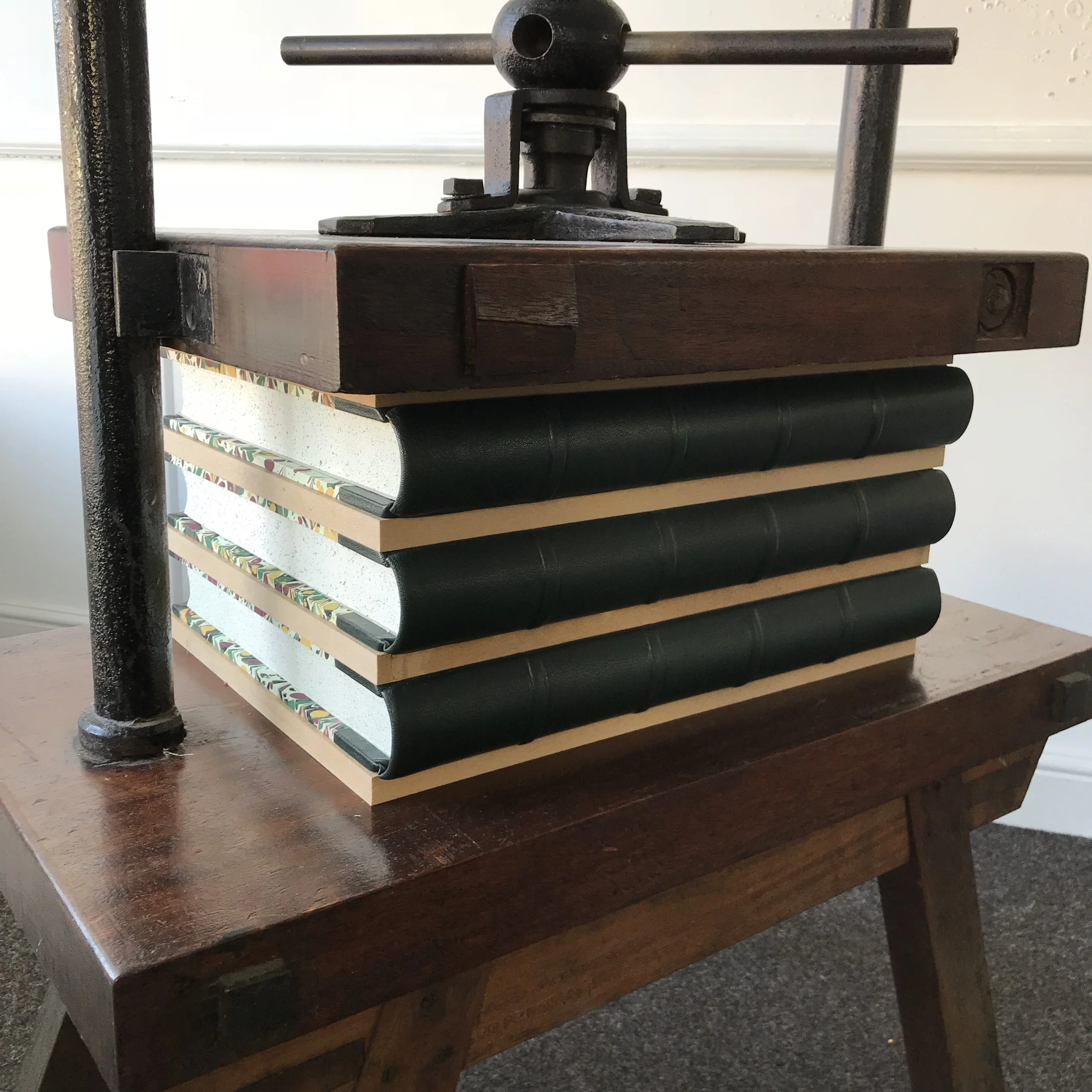 Pressing books