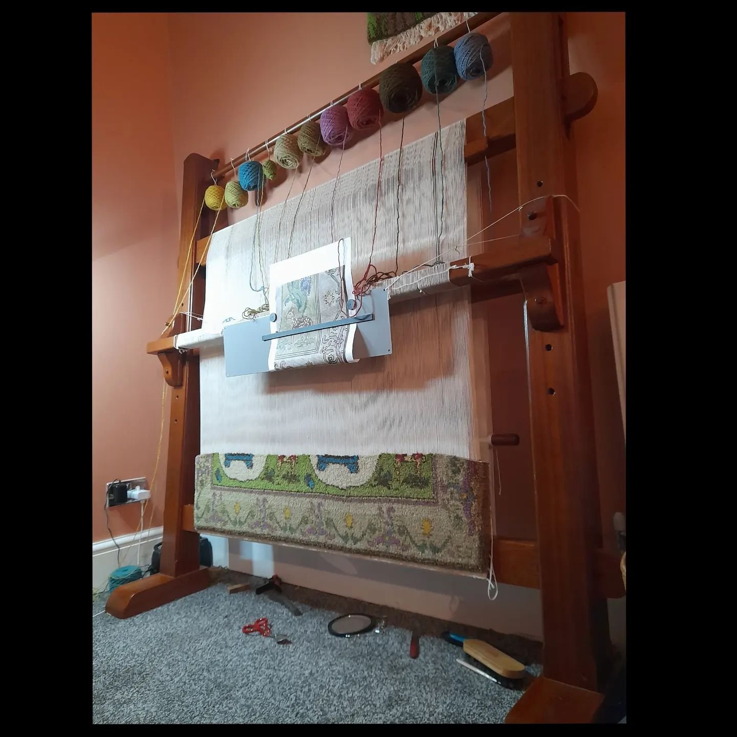 A year has gone by.. its been a productive one. I have finally built my very own Vertical Carpet Loom... very exciting/ enjoyable project 😀 It's been a anxious year.. from designing it all to buying the materials like wood, tools etc, and not only t