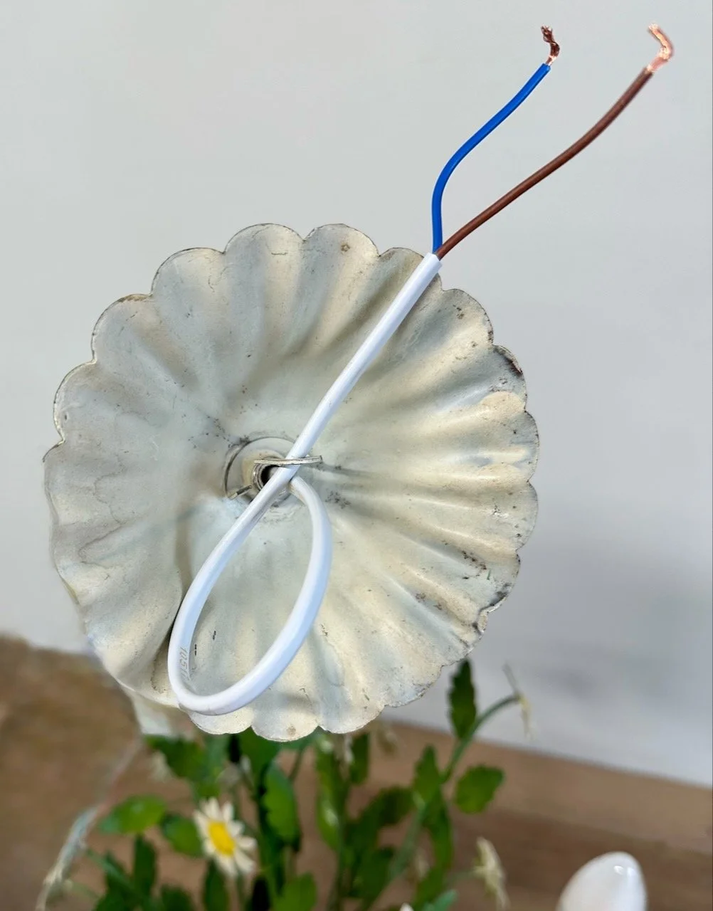 Vintage painted tole daisy chandelier New Wiring IMG_7572.jpeg