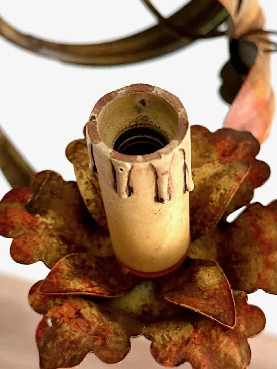 Original wooden candle socket housing with insulating gasket on 1940s-50s Italian polychrome tole chandelier IMG_6572.jpeg