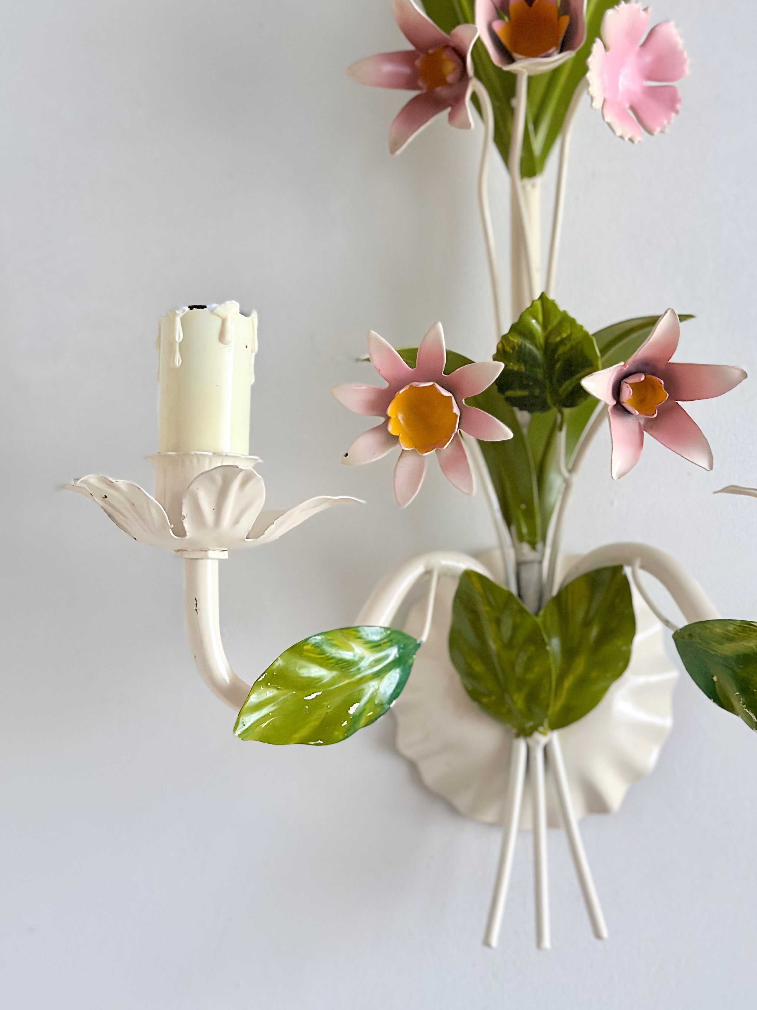 2 Sconce Tole Pink Asters Green leaves Orange Flowers (20).jpeg
